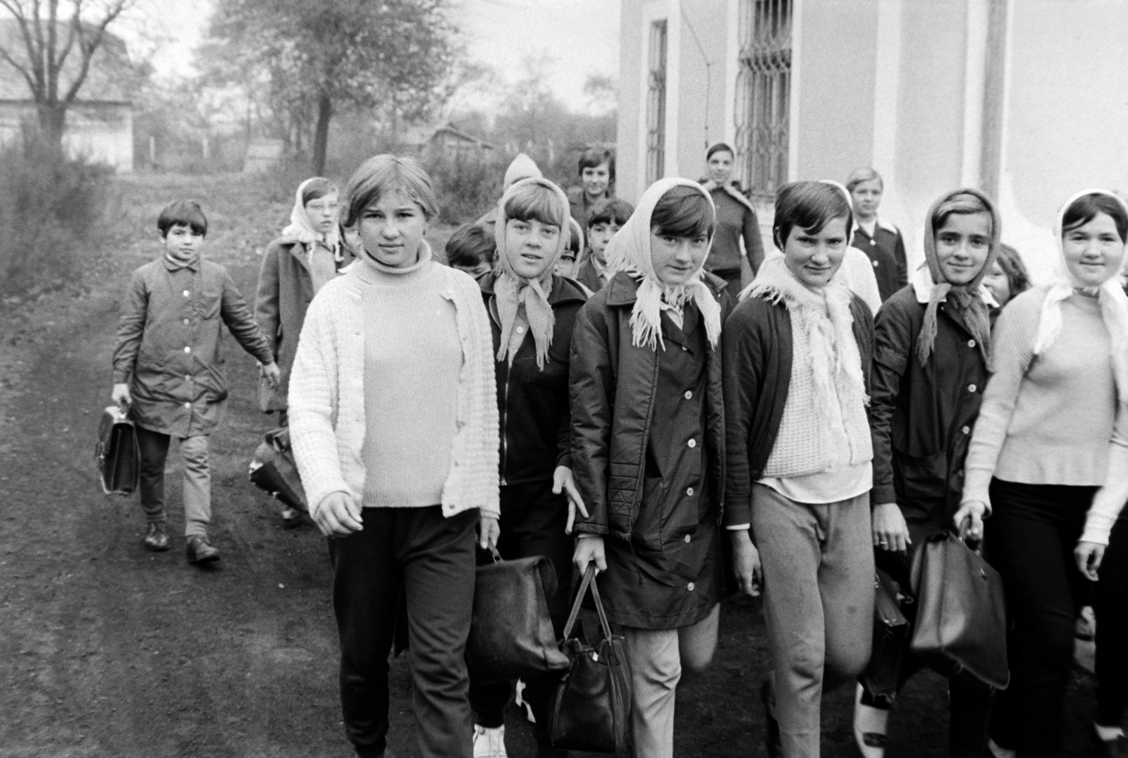 1973, Szalay Zoltán, kids, schoolbag, school uniform, headscarf, Fortepan #199244