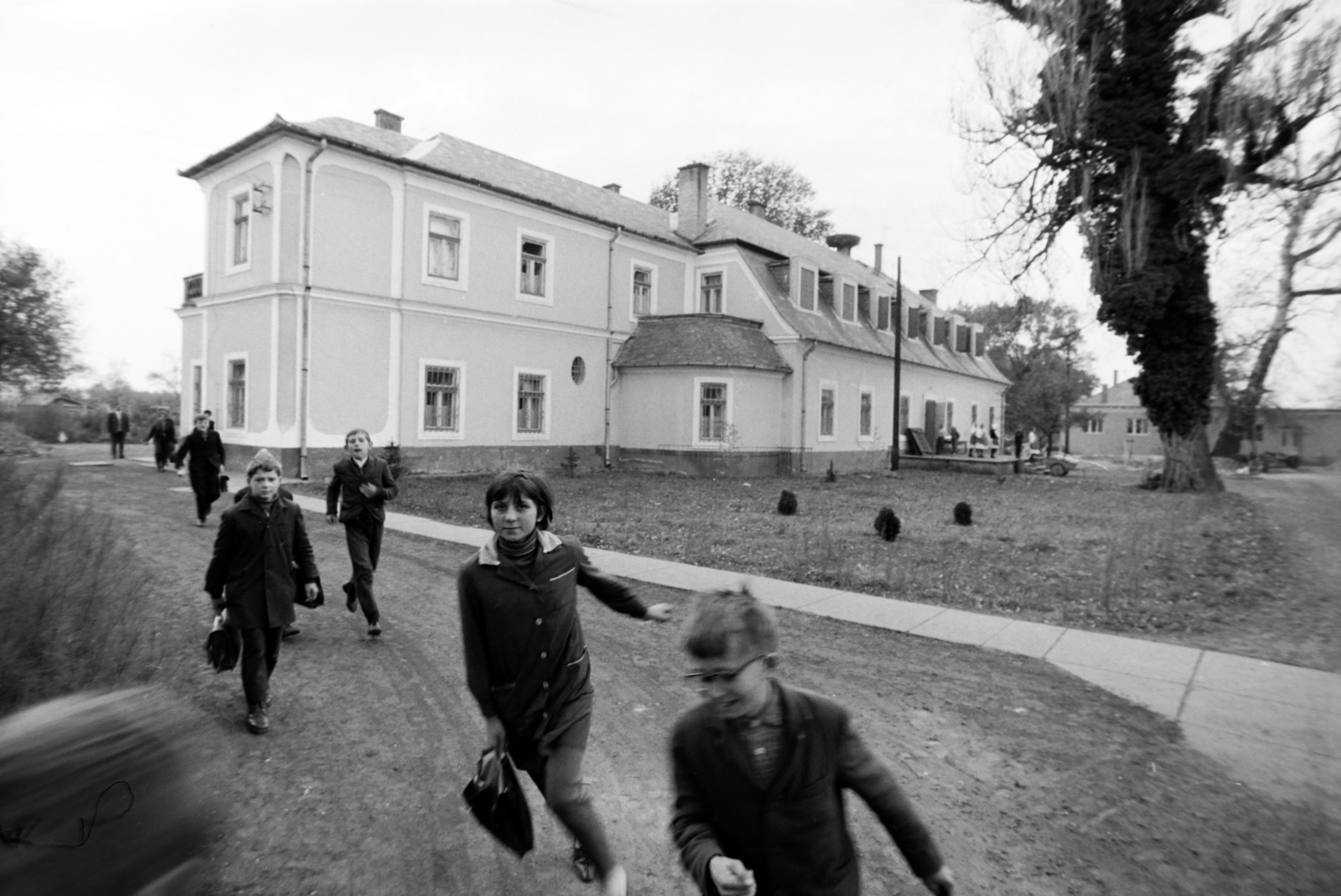 1973, Szalay Zoltán, student, running, school, Fortepan #199245