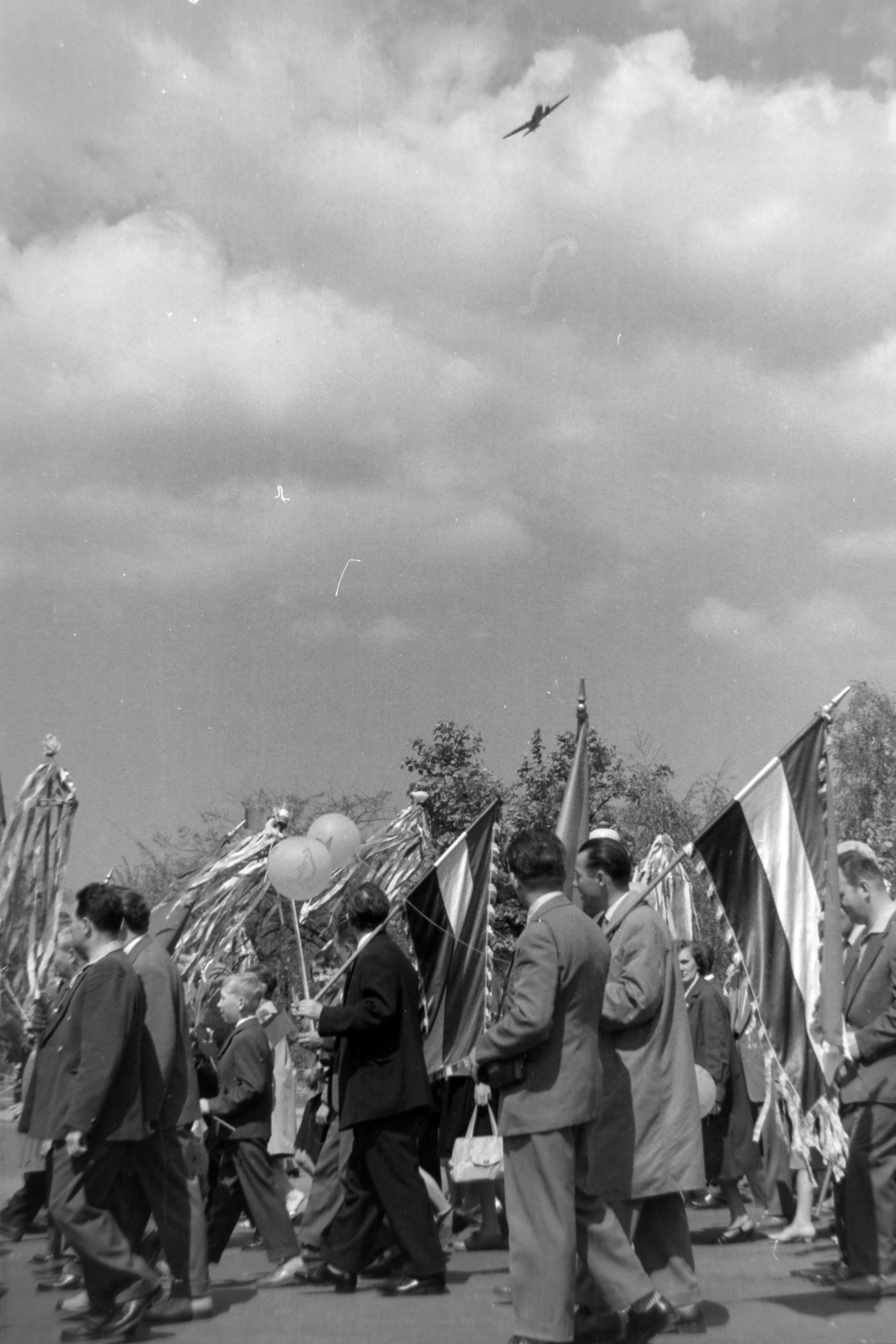 1965, Antal Gábor, 1st of May parade, march, flag, airplane, Fortepan #199367