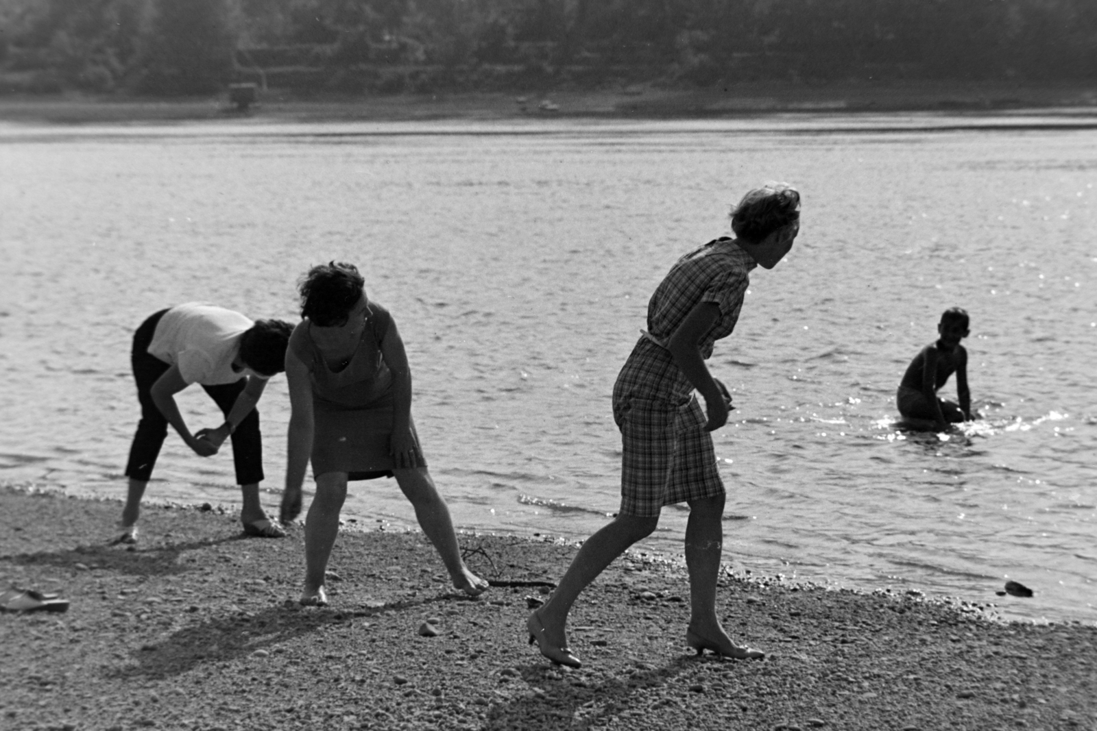 1963, Antal Gábor, játék, kavics, vízpart, Fortepan #199392