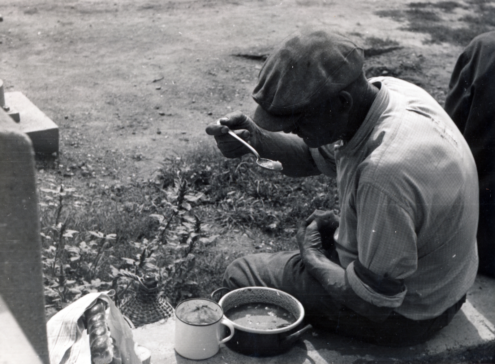 1958, Antal Gábor, worker, mug, meal, rolled up sleeves, Fortepan #199416