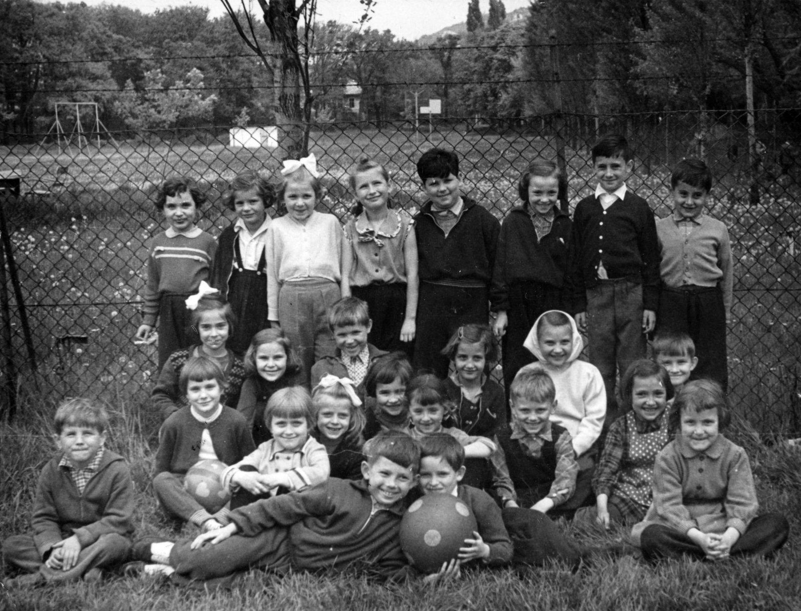 1964, Antal Gábor, tableau, kids, ball, Fortepan #199417