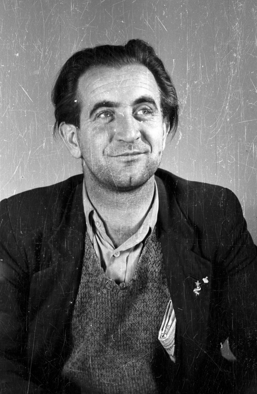 1951, Bauer Sándor, man, smile, looking into the distance, vest, shirt, portrait, newspaper, badge, jacket, Fortepan #199446