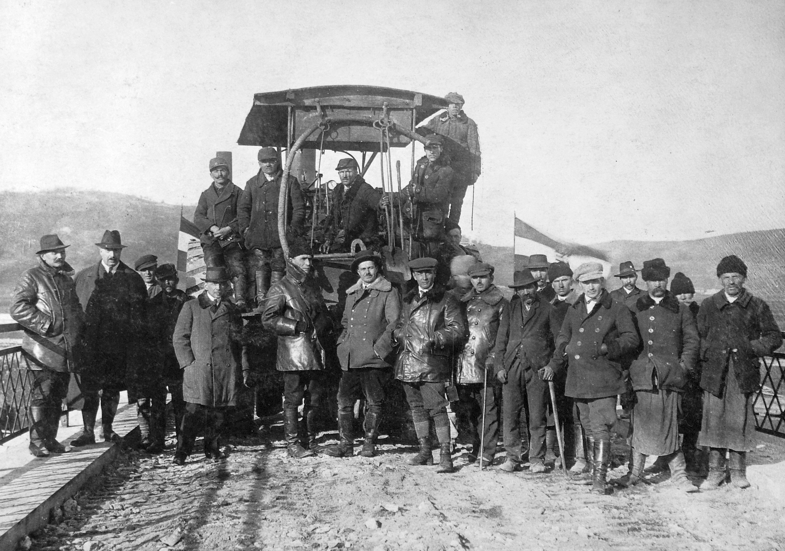 1923, Fortepan, winter, bridge, flag, tableau, men, work, road roller, hands in pockets, Fortepan #19946