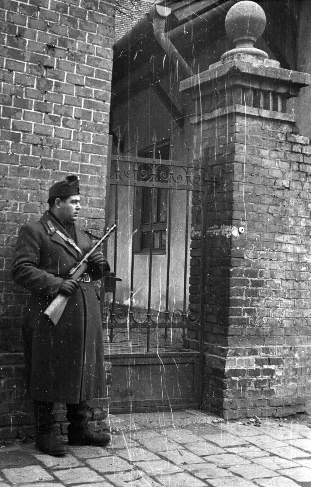 1956, Bauer Sándor, guard, gate, Fortepan #199460