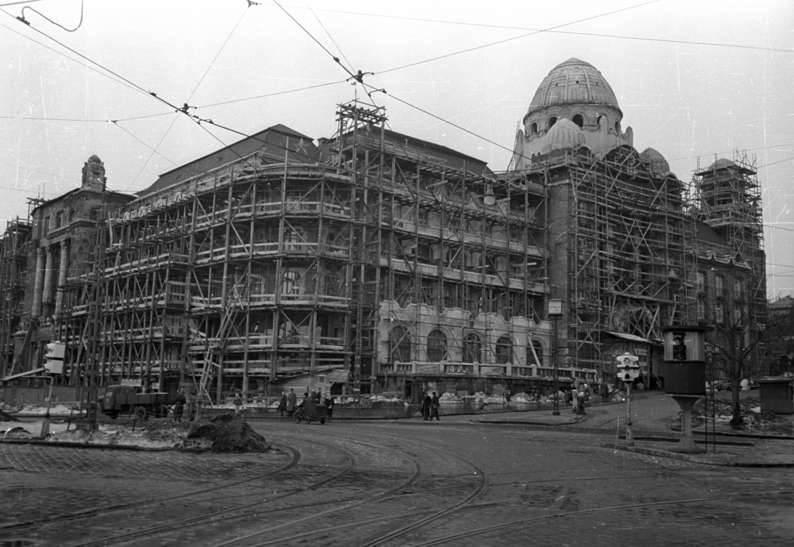 Hungary, Budapest XI., Szent Gellért tér, Gellért Szálló, jobbra a Kelenhegyi út., 1956, Bauer Sándor, catenary wire, Budapest, signal, Fortepan #199467