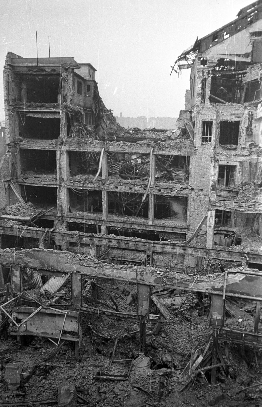 Hungary, Budapest VII., Rákóczi út 72., a Magyar Divatcsarnok romjai., 1956, Bauer Sándor, Budapest, damaged building, Fortepan #199487