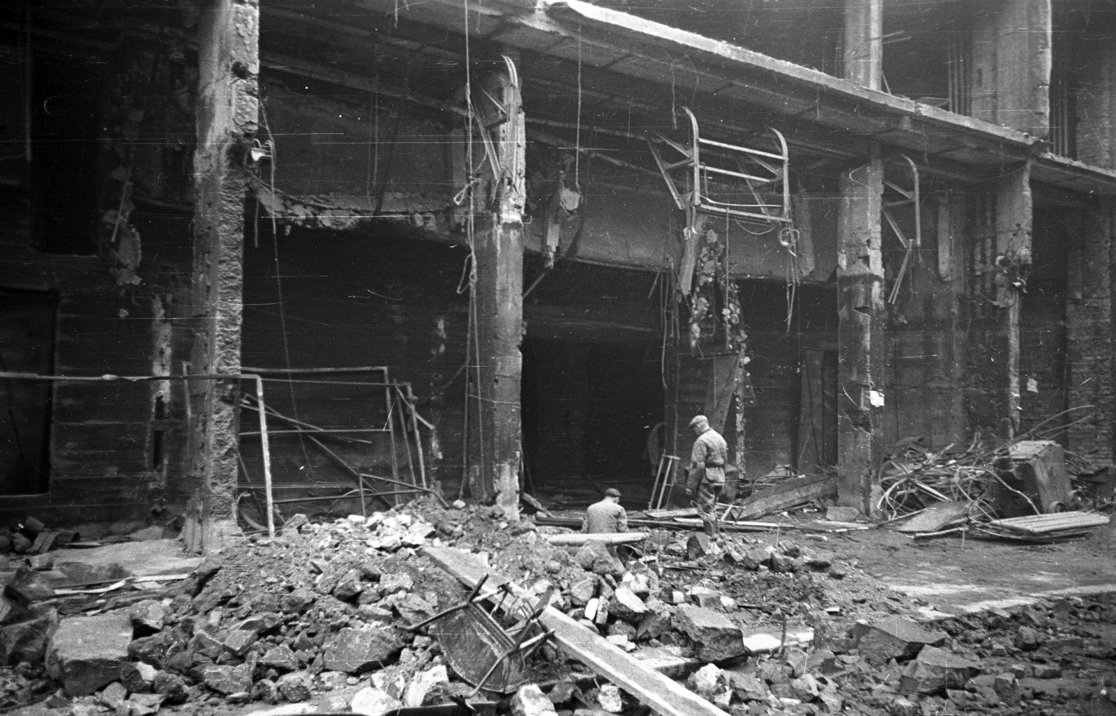 Hungary, Budapest VII., a romos Rákóczi út 74. számú épület., 1956, Bauer Sándor, Budapest, damaged building, Fortepan #199489