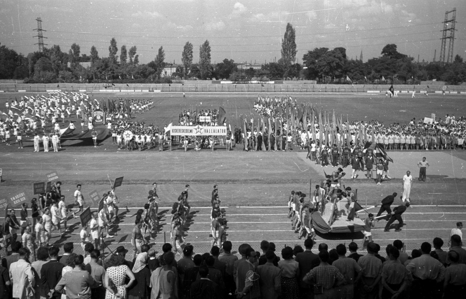 Magyarország, Népliget, Budapest X., Építők pálya., 1955, Bauer Sándor, Budapest, felvonulás, sportpálya, Fortepan #199539