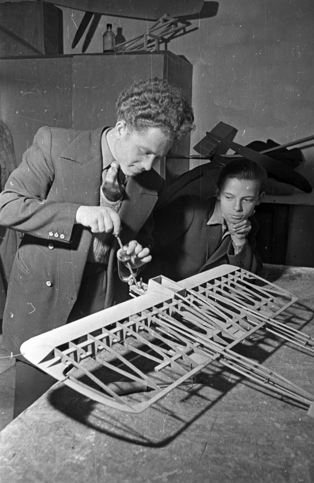 Hungary, Budapest XX., Nagy Győry István út 4-6., a Vasas Kultúrház (később Csili Művelődési Központ), modellező klub., 1959, Bauer Sándor, model plane, Budapest, Fortepan #199552
