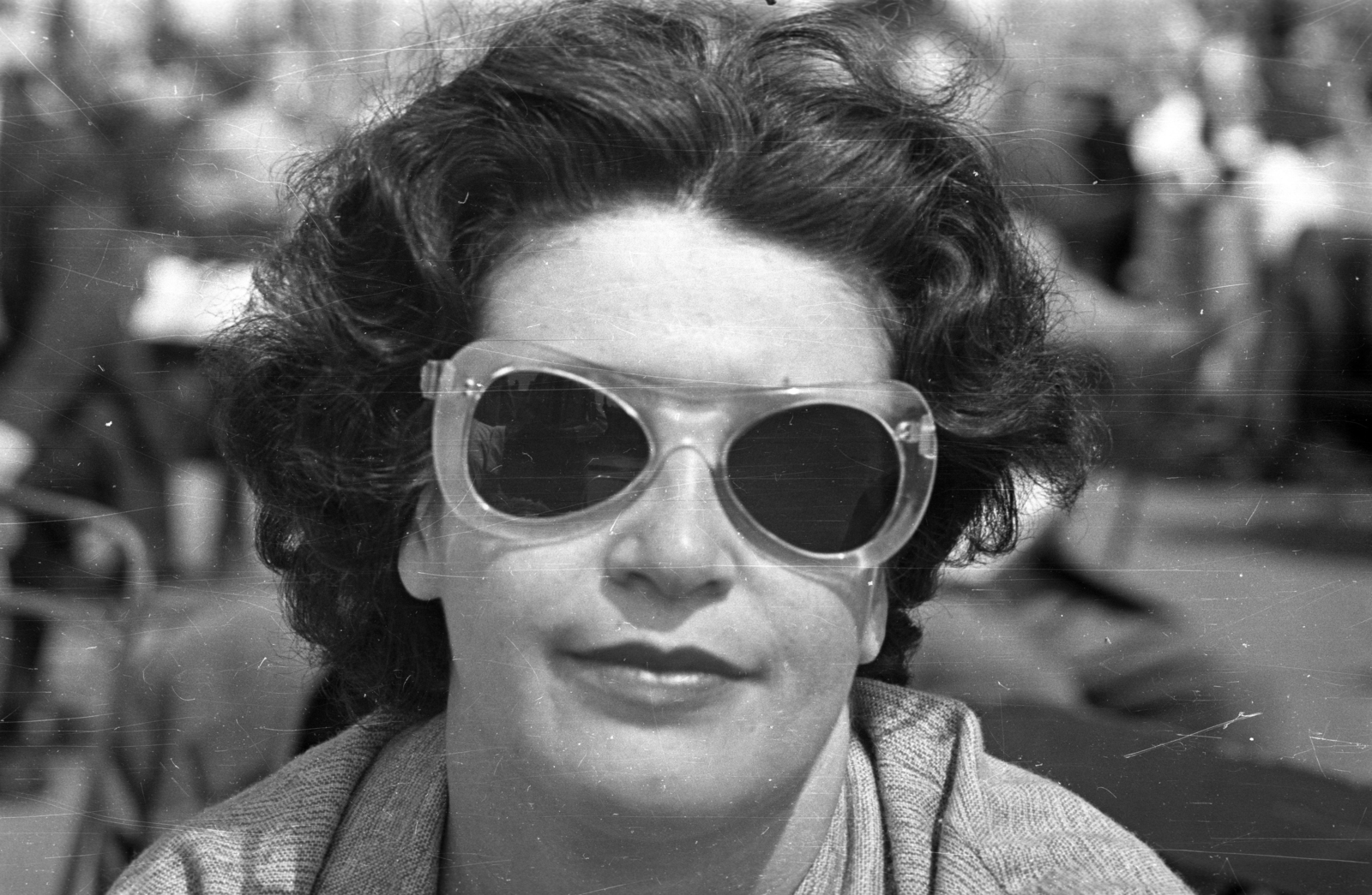 Hungary, Budapest V., Vigadó (Molotov) tér, a felvétel a Dunakorzó eszpresszó teraszán készült., 1955, Bauer Sándor, portrait, shades, Budapest, Fortepan #199555