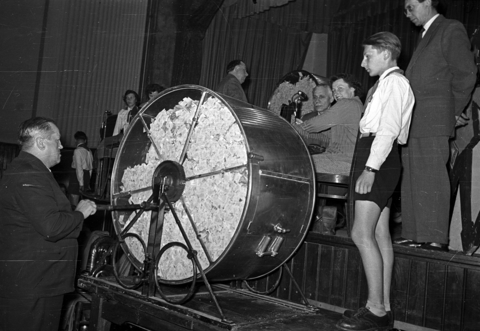 Hungary, Budapest XX., Nagy Győry István út 4-6., a Vasas Kultúrház (később Csili Művelődési Központ)., 1957, Bauer Sándor, Budapest, pioneer, sweepstake, Fortepan #199563