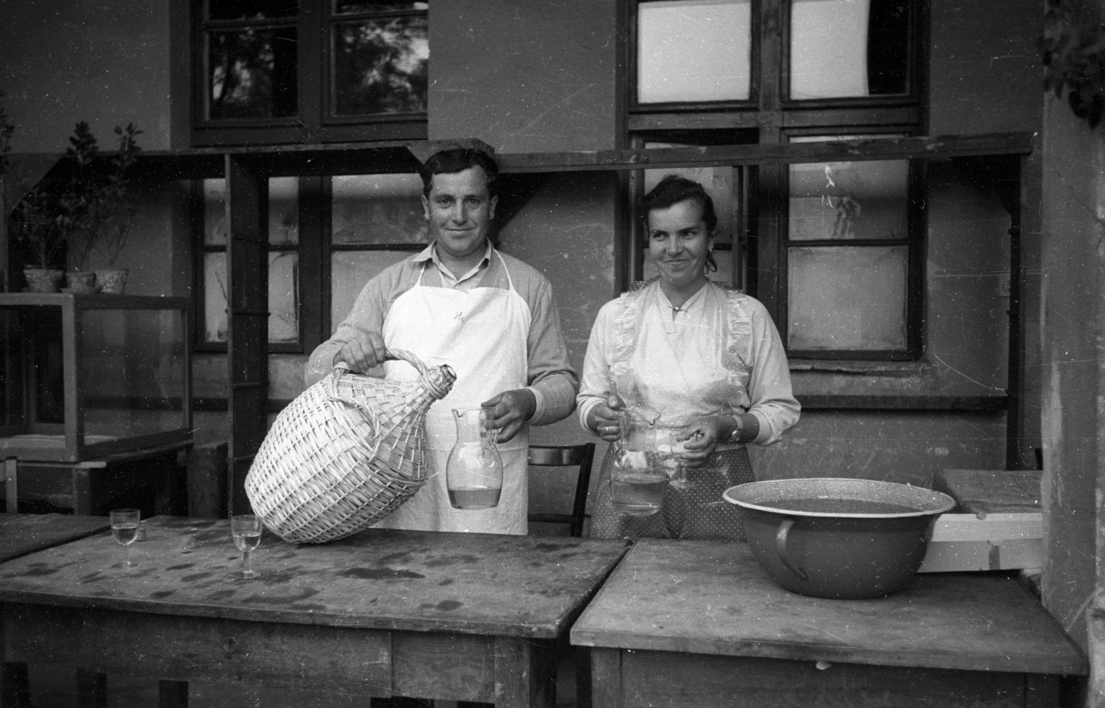 1954, Bauer Sándor, demijohn, Fortepan #199597