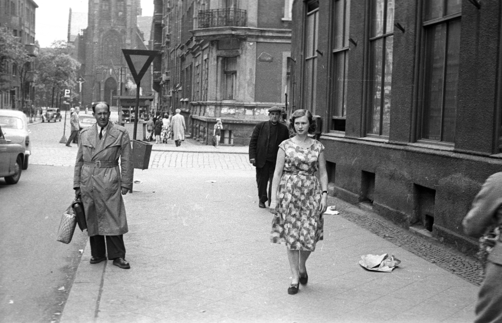 Poland, Katowice, ulica Mariacka az ulica Francuska felé nézve, az utca végén a Szűz Mária Szeplőtelen Fogantatása-templom., 1962, Bernhardt, Fortepan #199711