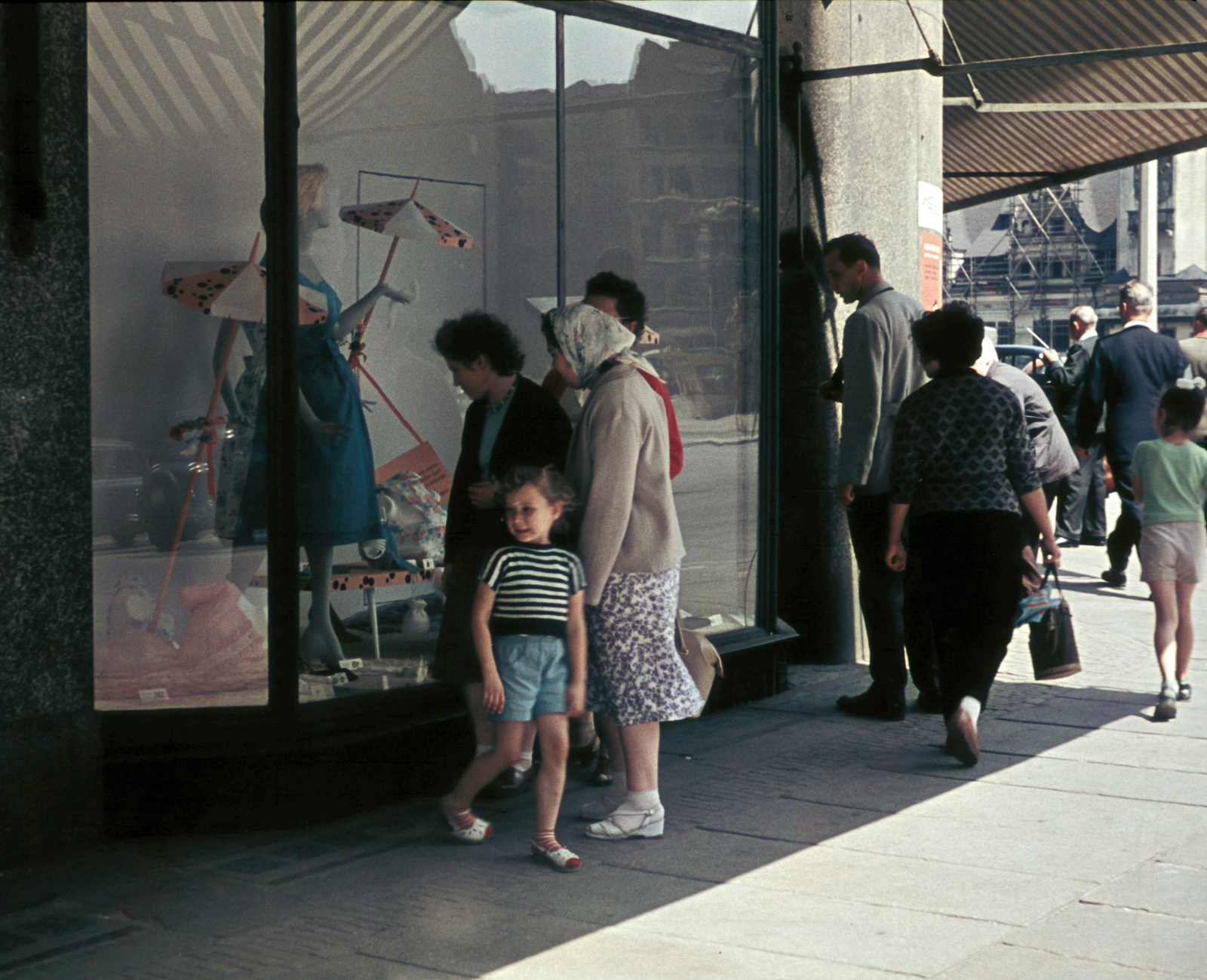 Németország, Lipcse, Markt, a háttérben a Régi Városháza (Altes Rathaus)., 1962, Bernhardt, színes, NDK, kirakat, Fortepan #199713