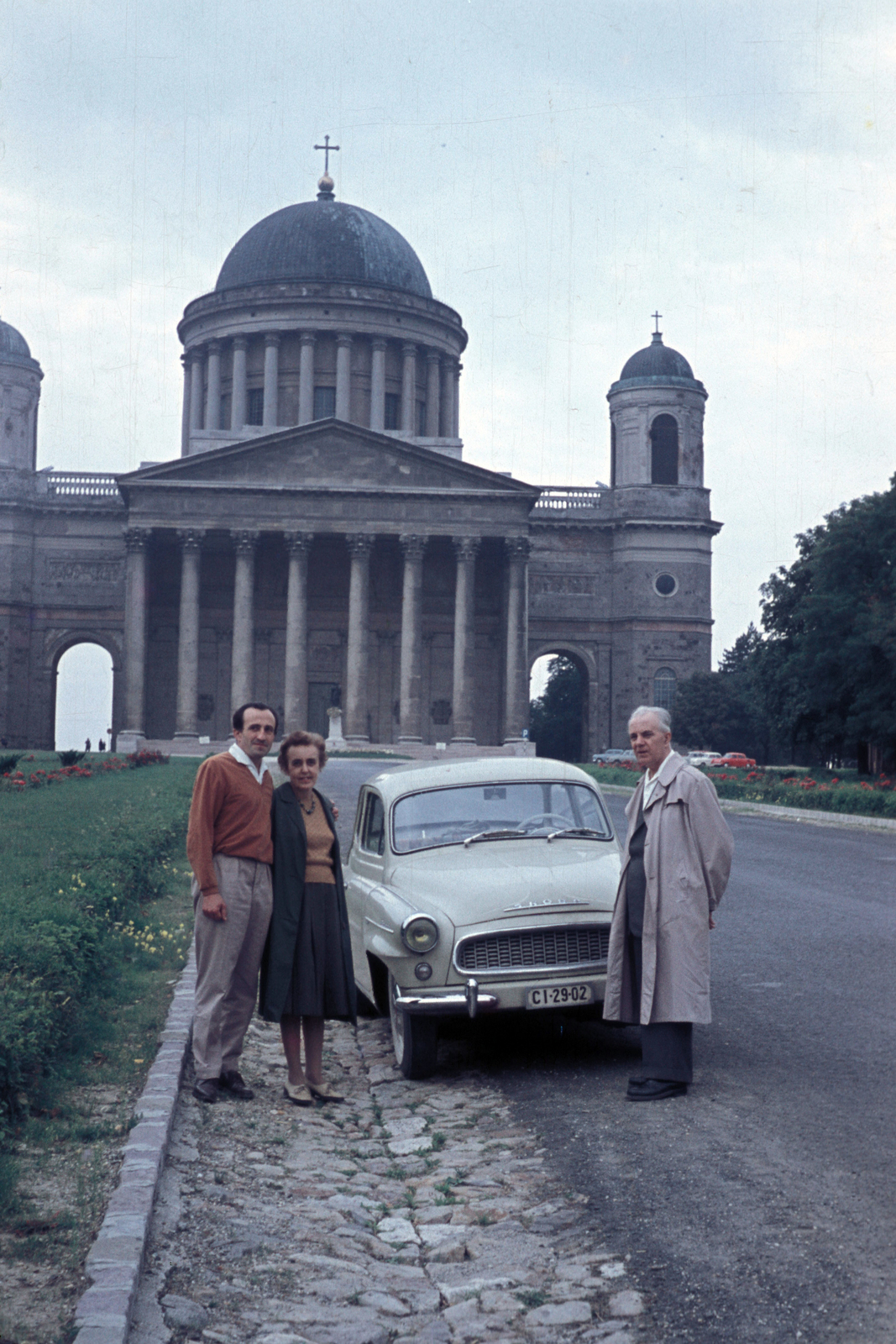 Hungary, Esztergom, Bazilika., 1965, Bernhardt, colorful, Skoda-brand, basilica, number plate, Fortepan #199715