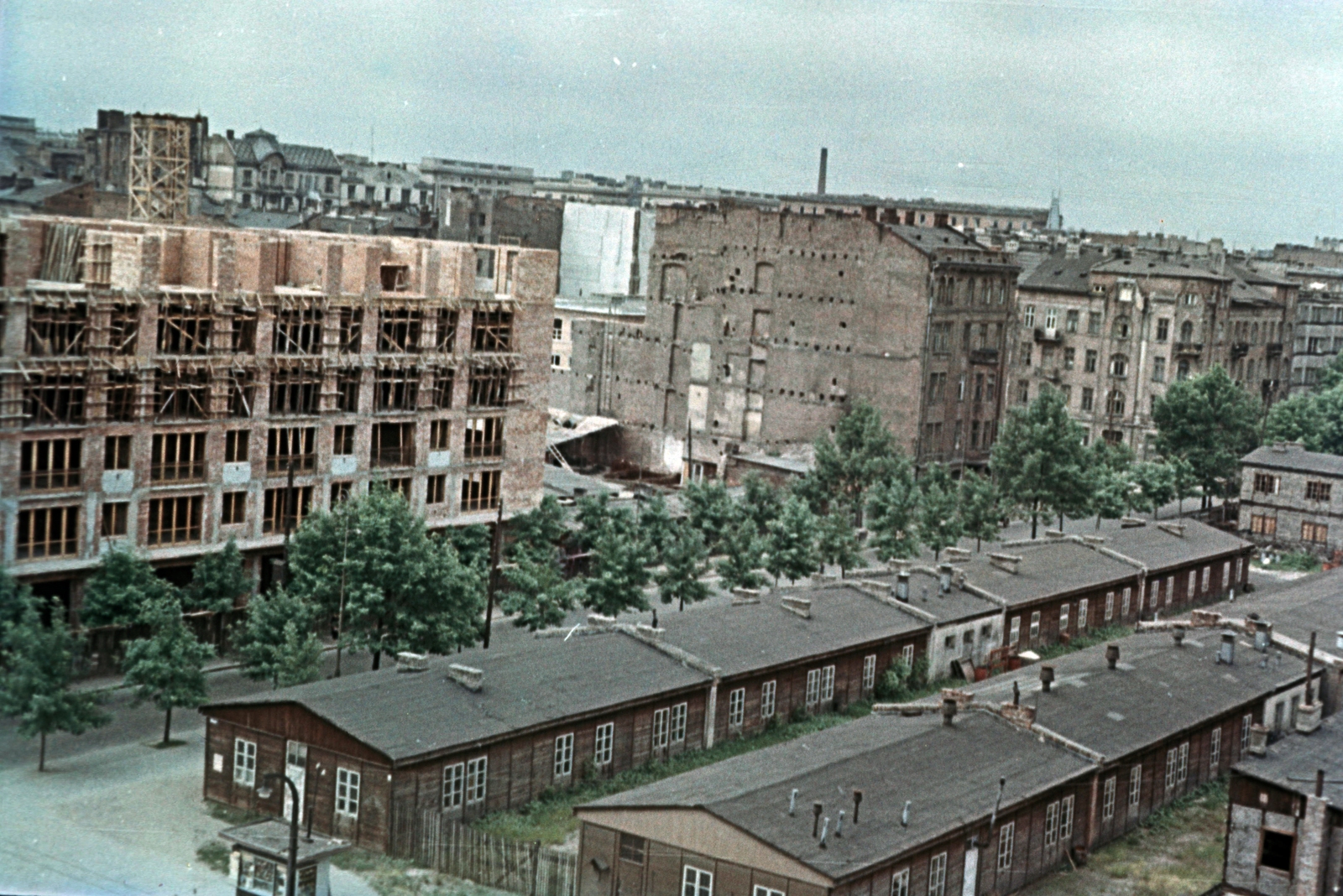 Poland, Warsaw, kilátás a Grand Hotel Orbis-ból az ulica Krucza-ra, a háttérben balra az ulica Wilcza, a kép közepén hátul pedig az ulica Marszałkowska házai., 1959, Bernhardt, colorful, plan view, roof, construction, Fortepan #199727