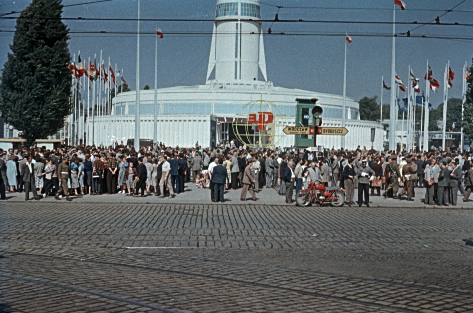 Poland, Poznań, ulica Glogowska 14., a Poznani Nemzetközi Vásár., 1959, Bernhardt, colorful, Fortepan #199747