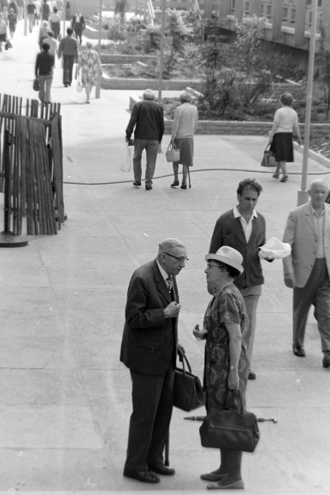 1963, Borbély Mihály, pedestrian, genre painting, old person, talks, Fortepan #199757