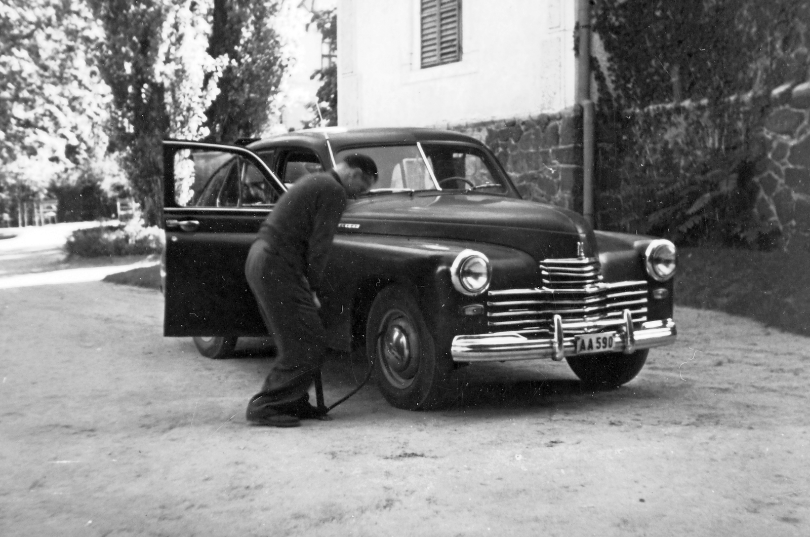 GAZ M 20 Pobjeda típusú személygépkocsi., 1952, Fortepan, jármű, szovjet gyártmány, GAZ-márka, pumpa, automobil, GAZ M20 Pobjeda, rendszám, Fortepan #19981