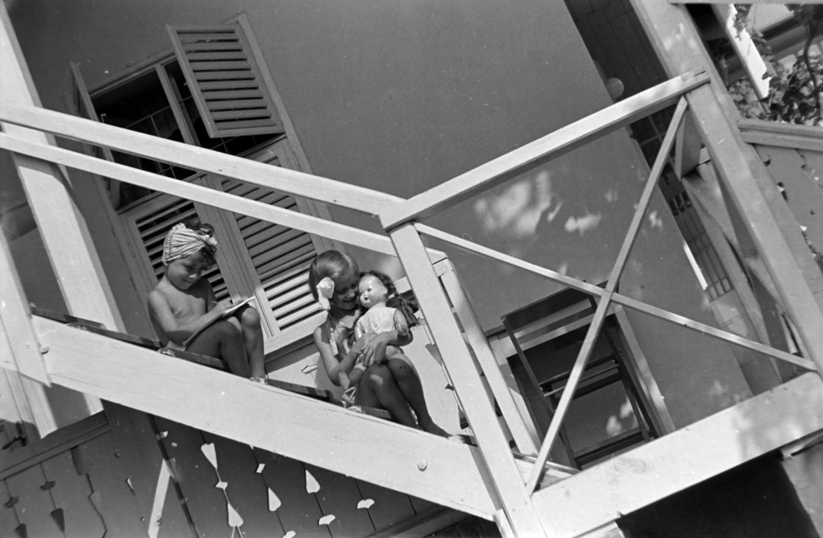 1958, Borbély Mihály, stairs, sunshine, toy doll, Fortepan #199828