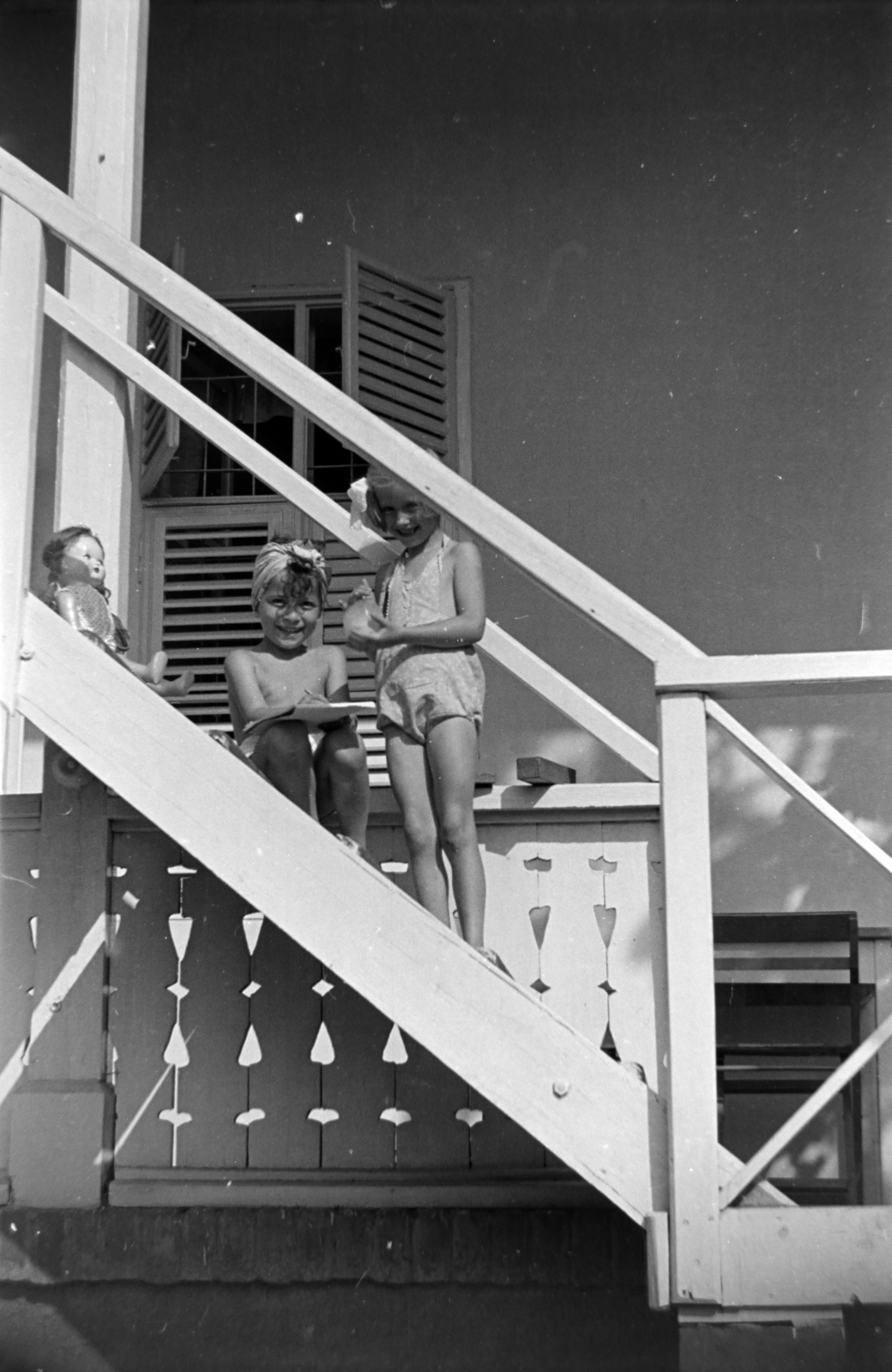 1958, Borbély Mihály, stairs, sunshine, toy doll, Fortepan #199829