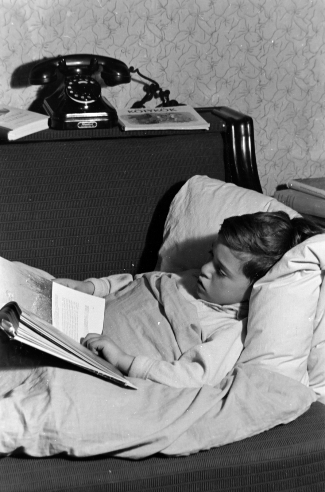 1966, Borbély Mihály, boy, pillow, telephone, reading, bed, Fortepan #199834