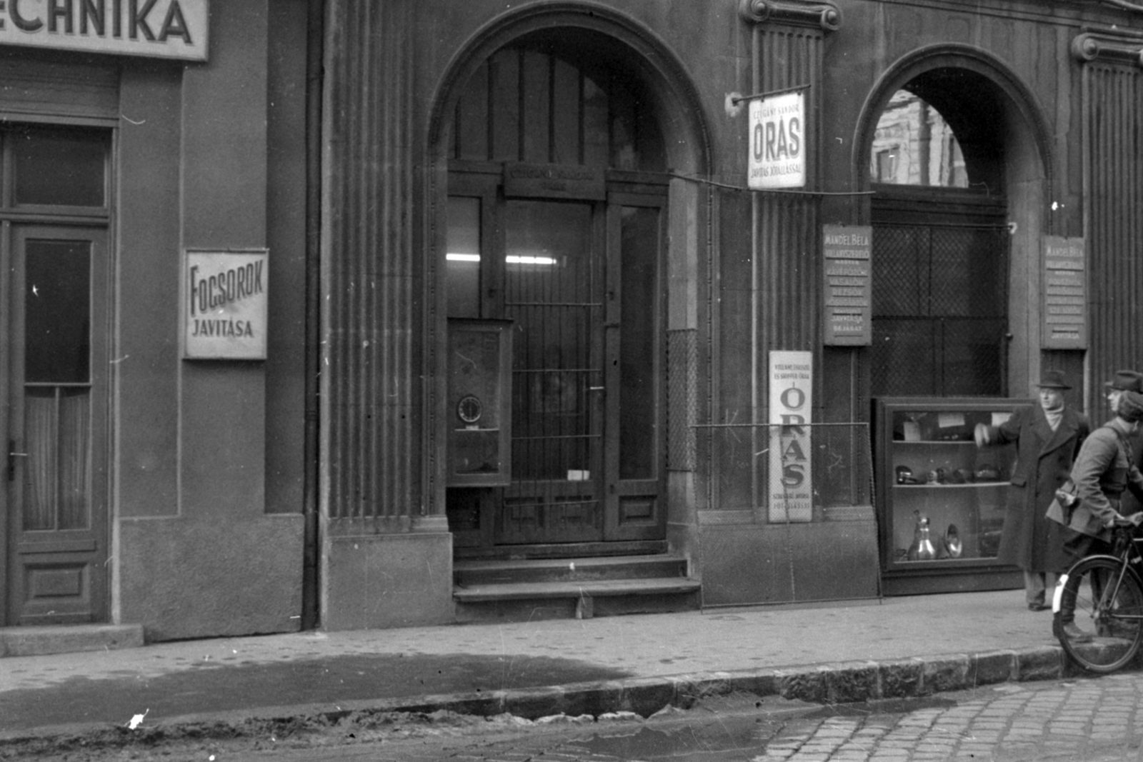 Hungary, Budapest VI., Ó utca, jobbra a Nagymező utca 38-as számú ház oldalhomlokzata. A kép forrását kérjük így adja meg: Fortepan / Budapest Főváros Levéltára. Levéltári jelzet: HU.BFL.XV.19.c.10, 1961, Budapest Főváros Levéltára / BRFK helyszínelési fényképei, BRFK Hivatala Bűnügyi Technikai Osztály, Budapest, Fortepan #199962