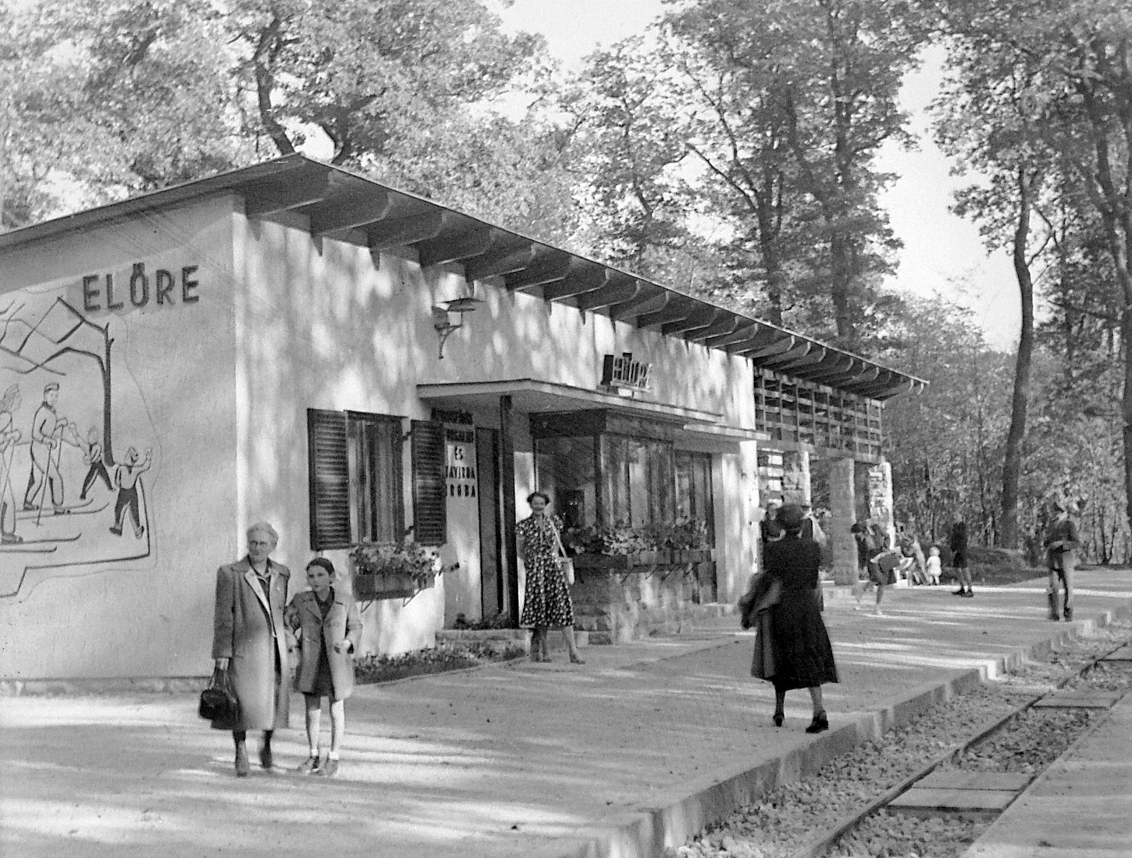 Hungary, untitled, Budapest XII., Gyermekvasút (Úttörővasút), Virágvölgy (Előre) állomás., 1948, Gyöngyi, railway, bell, telegraph office, Children's railway, Budapest, Fortepan #2000