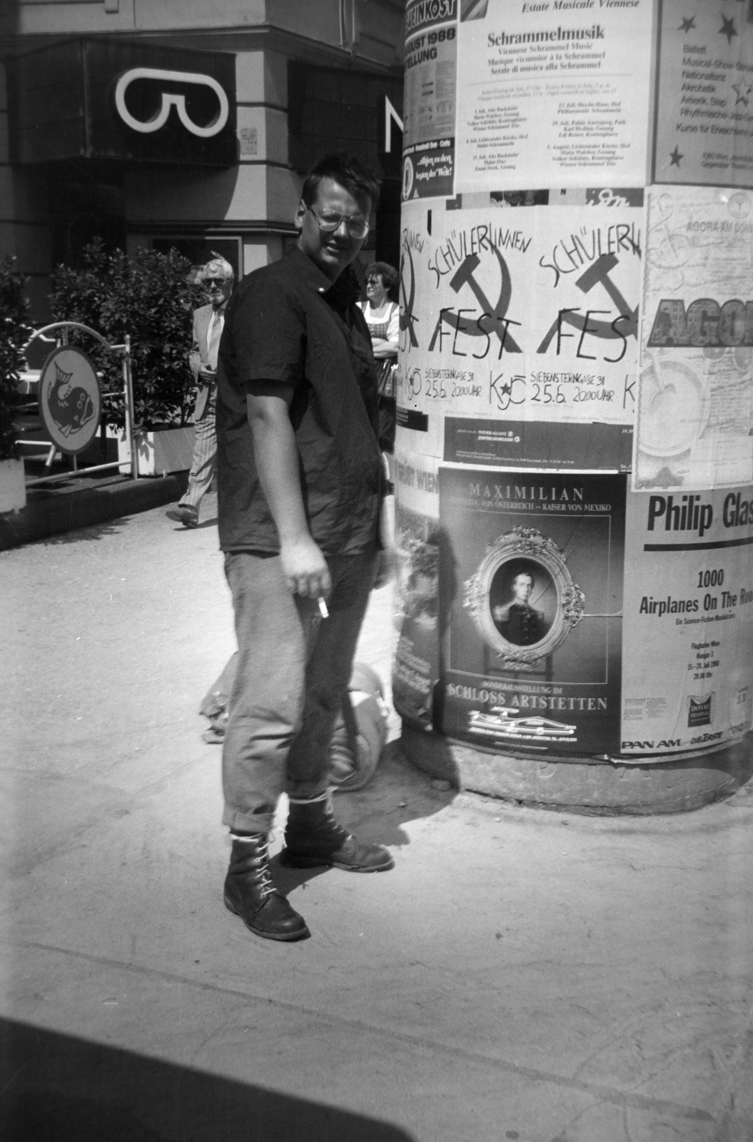 Austria, Vienna, 1988, Czetli Tivadar, cigarette, hammer and sickle, Fortepan #200077