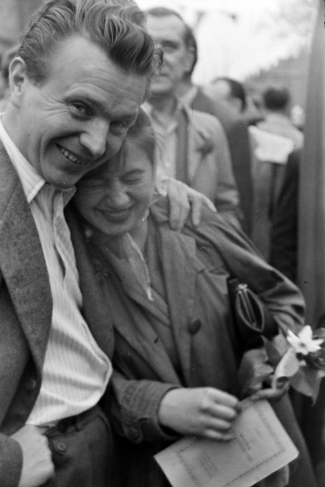 1957, Dénes János, átkarol, virág, retikül, vidámság, Fortepan #200100