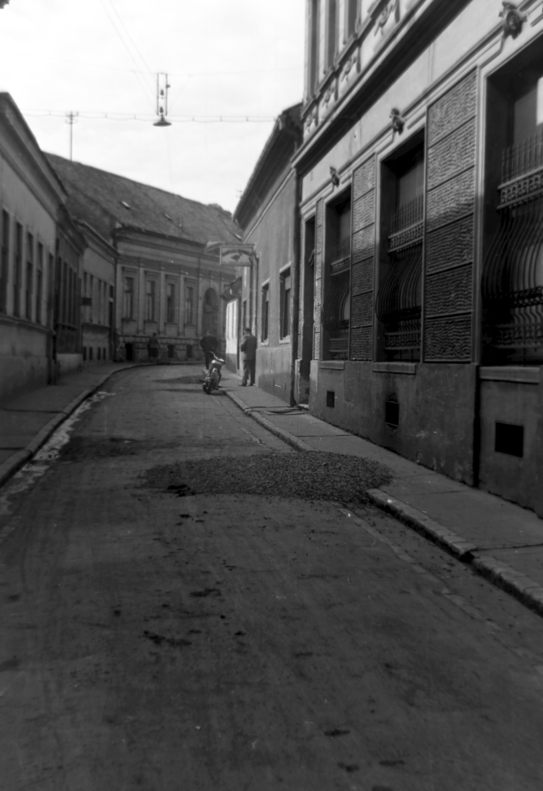 Magyarország, Pécs, Teréz utca az Irgalmasok utcája (Bem utca) felől nézve., 1957, Dénes János, utcakép, Fortepan #200109
