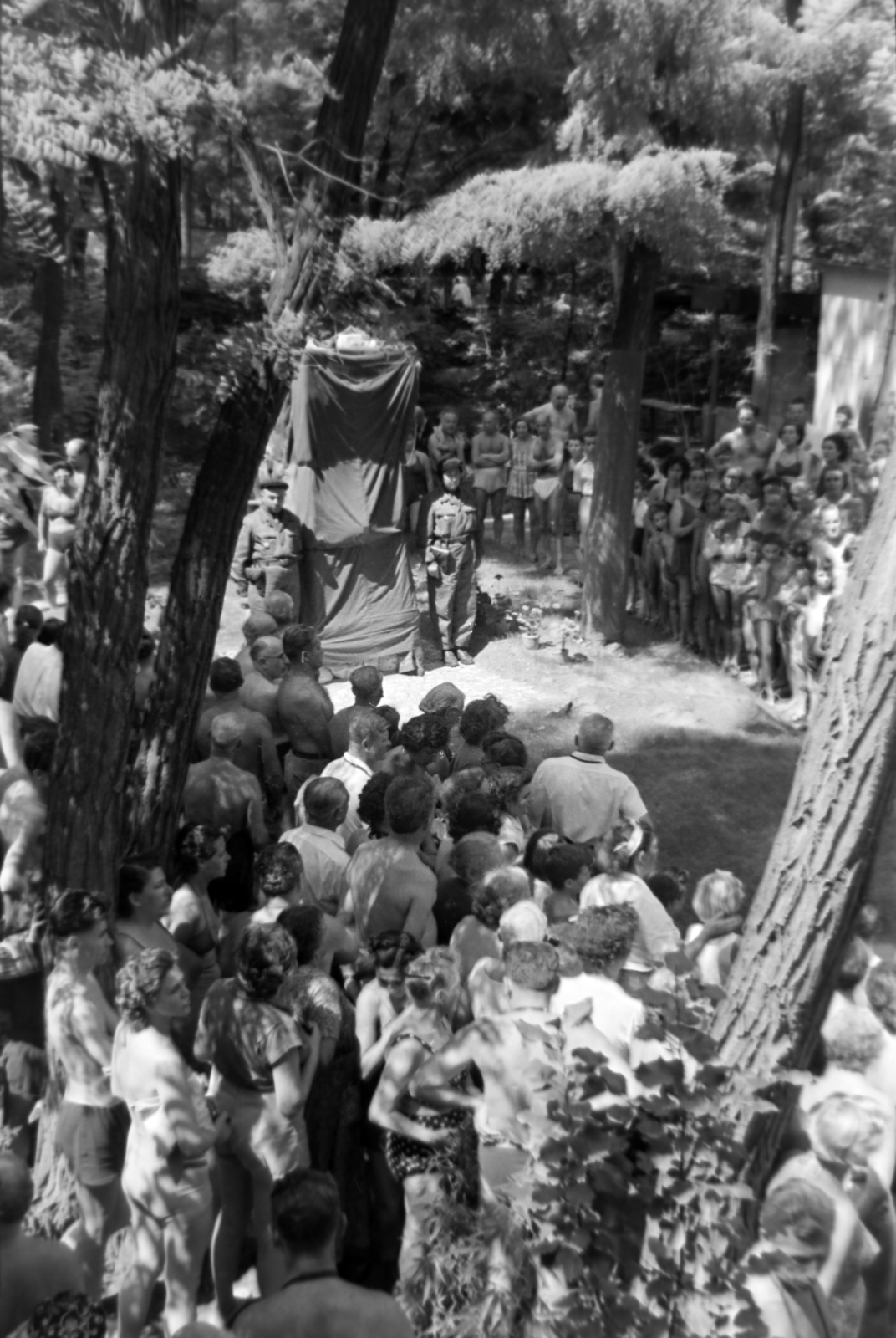 Hungary, Szigetmonostor, Horány, a Természetbarátok Turista Egyesülete (TTE) Vörös Meteor vizitelepe, munkásmozgalmi emlékmű avatása., 1958, Dénes János, festive, Fortepan #200123