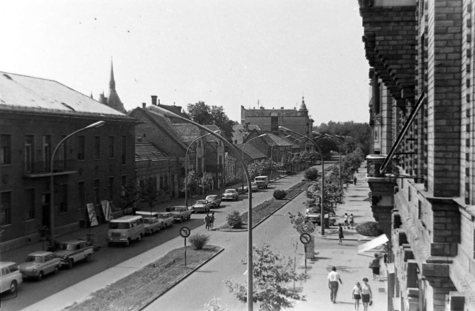 Magyarország, Szolnok, Szapáry utca (Ságvári Endre körút) a Sóház utca felé nézve., 1964, Dénes János, téglaburkolat, Fortepan #200203