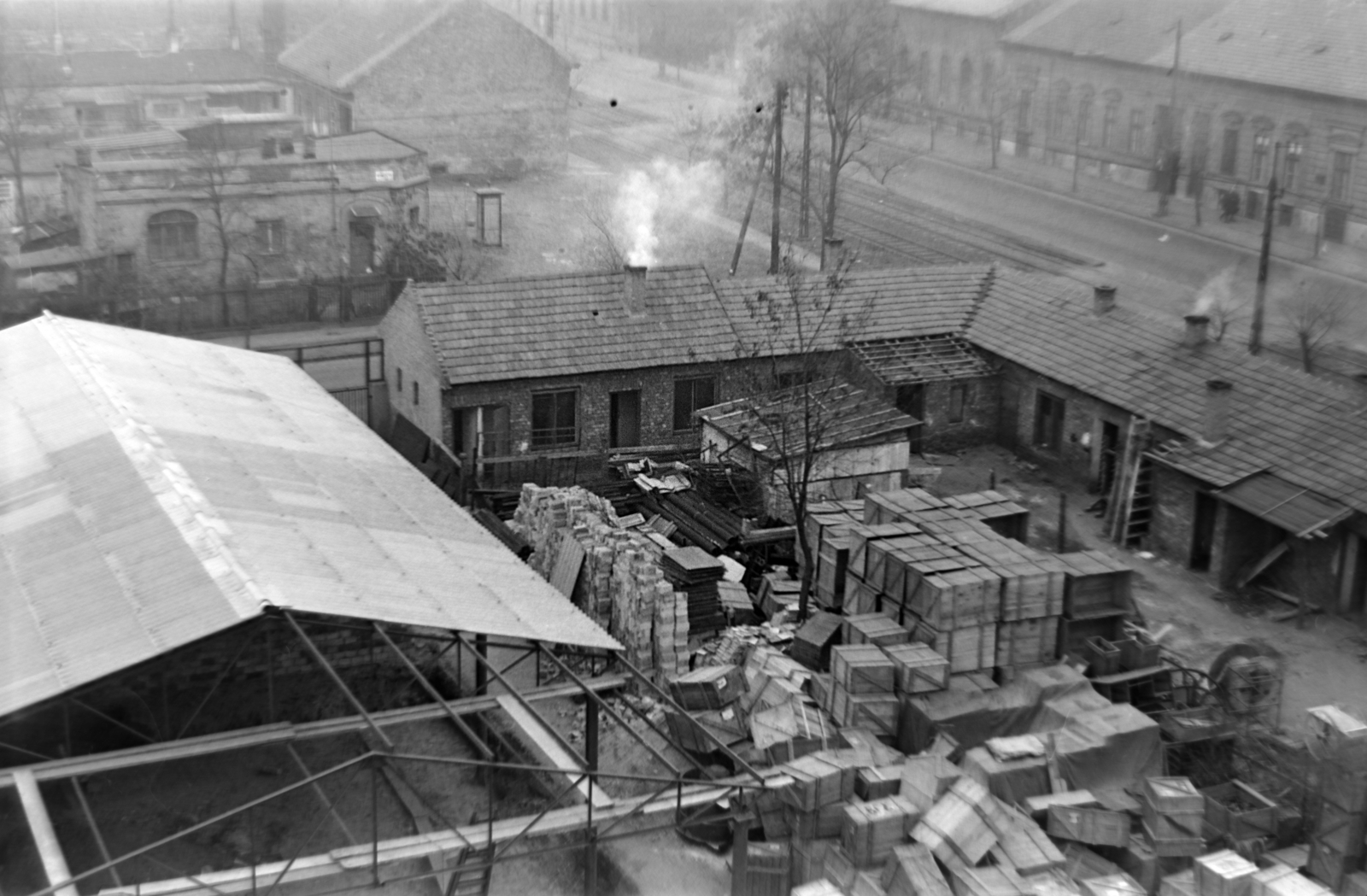 Hungary, Budapest XIV., kilátás a Budapesti Finomkötöttárúgyár épületéből a Komócsy utca felé, jobbra a Nagy Lajos király útja., 1964, Dénes János, warehouse, steel structure, Budapest, truss bridge, Fortepan #200222