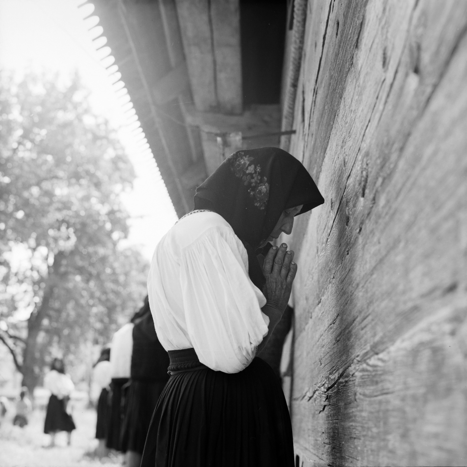 1970, Dobszay Zsófia, folk costume, prayer, Fortepan #200262