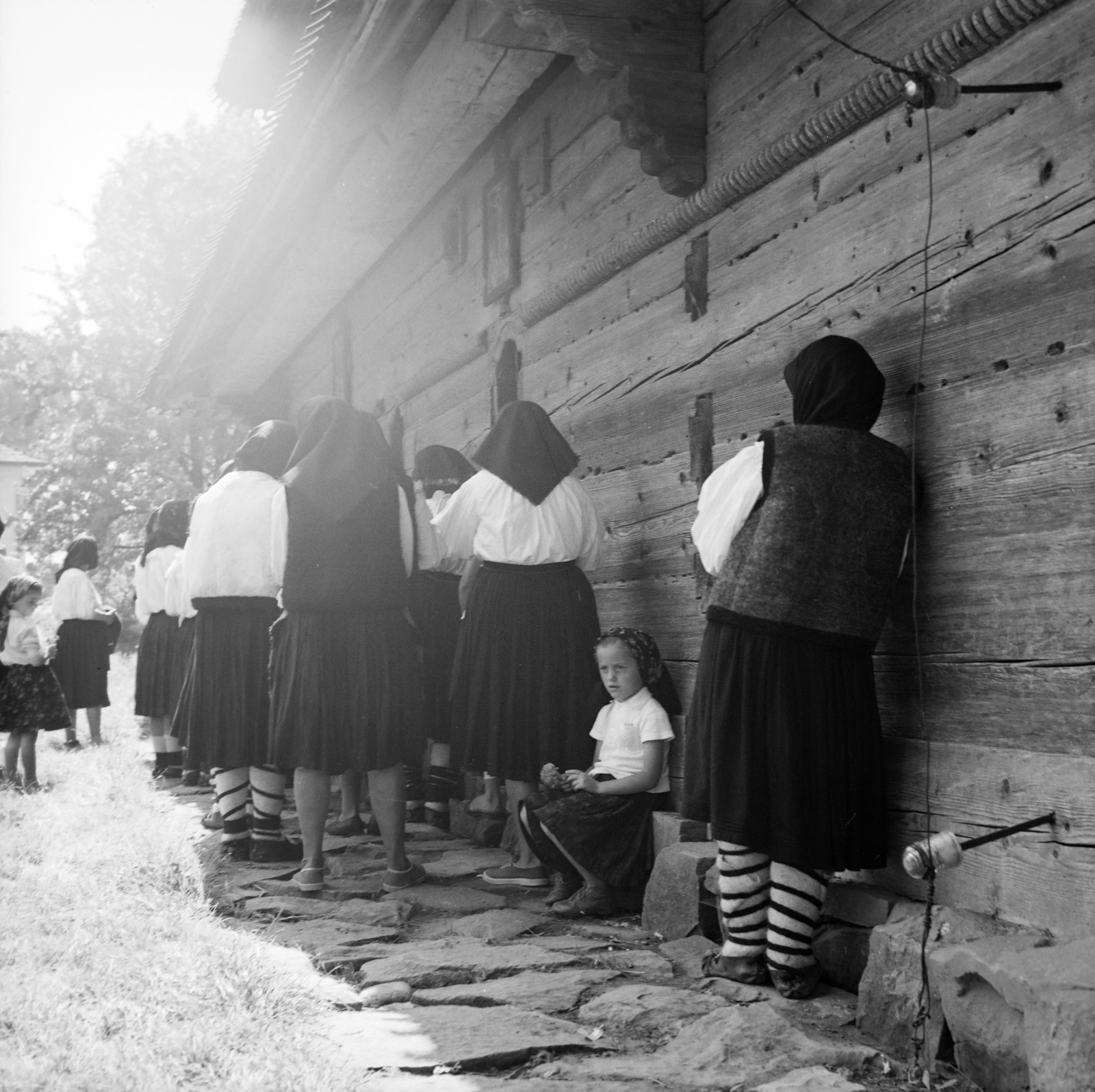1970, Dobszay Zsófia, back, folk costume, prayer, porcelain insulators, lightning rod, Fortepan #200263