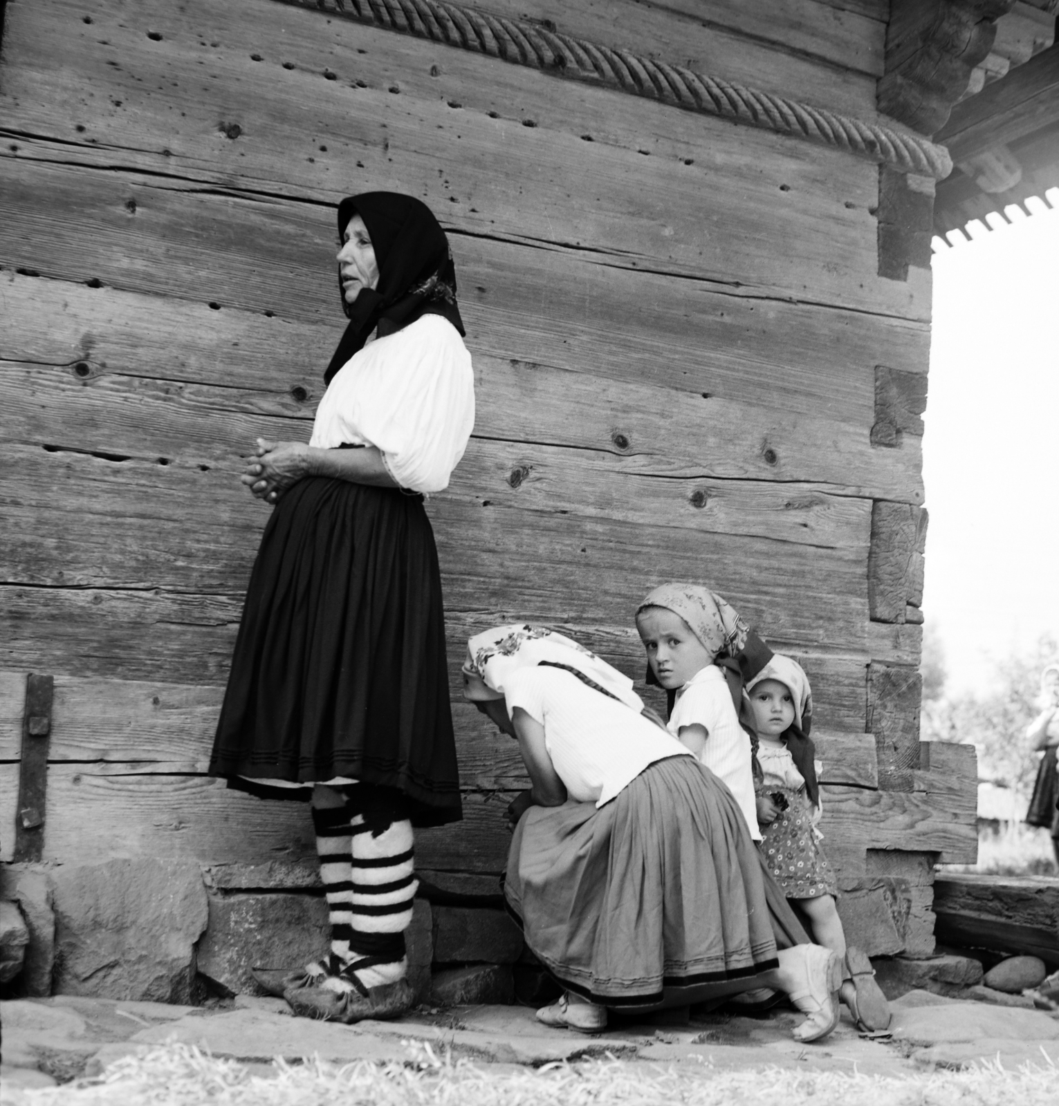 1970, Dobszay Zsófia, folk costume, prayer, Fortepan #200265