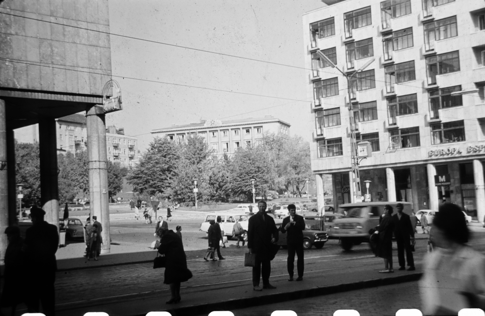 Magyarország, Budapest II., Margit körút (Mártírok útja), balra a Keleti Károly utca, felette a Mechwart liget és a Kerületi Tanács épülete (később Polgármesteri hivatal)., 1977, Dobszay Zsófia, Budapest, Fortepan #200287