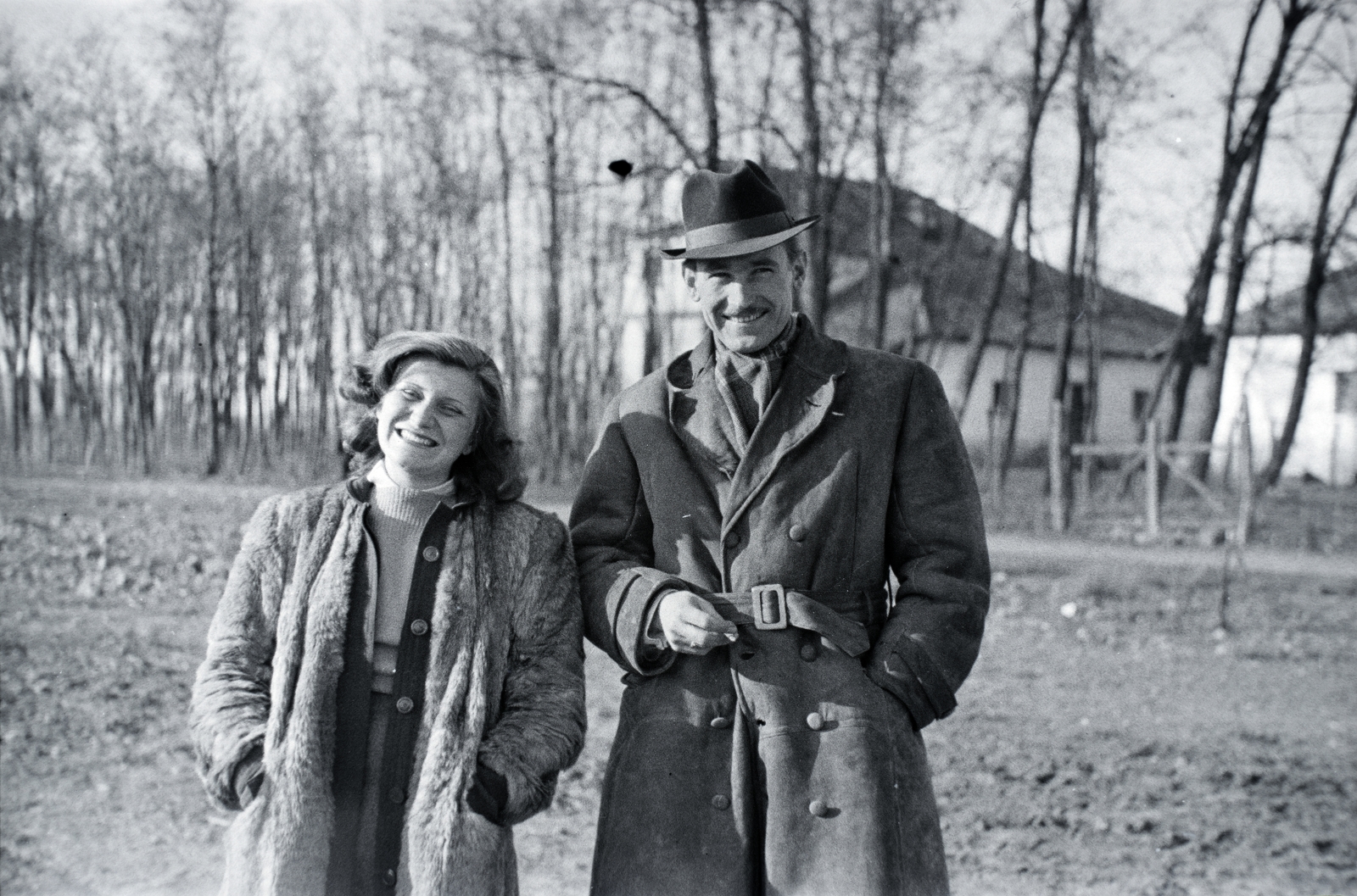 Hungary, Szob, Duna-part, háttérben a malom épülete., 1941, Eisner Ferenc, Fortepan #200301