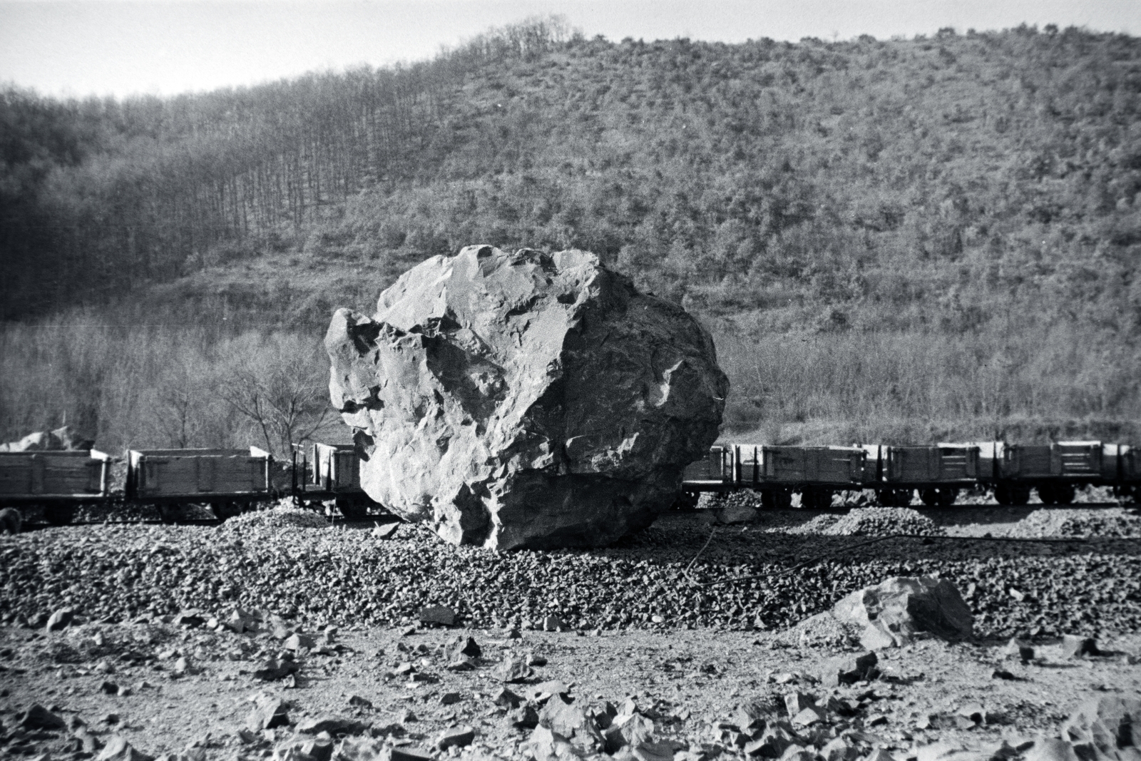 Hungary, Szob, Csák-hegy, kőbánya, Luczenbacher-féle kőszállító kocsik., 1941, Eisner Ferenc, stone mine, Fortepan #200306