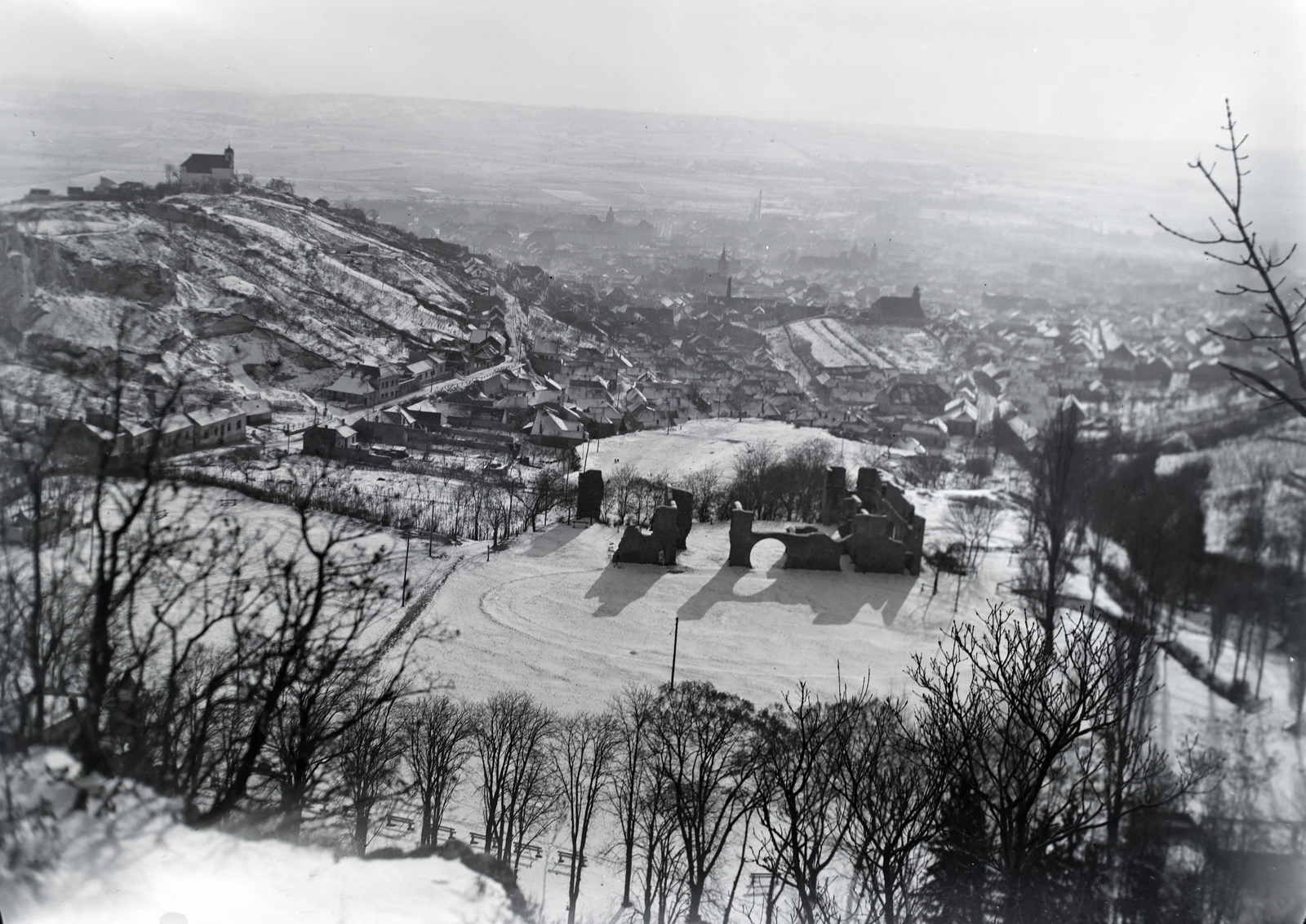 Hungary, Pécs, kilátás a mai Balázs pihenőtől. Tettye városrész a püspöki nyaraló romjaival, balra a Havihegyi kápolna., 1938, Privát Fotó és Film Archívum-Höfler Tibor gyűjtemény, picture, Fortepan #20031