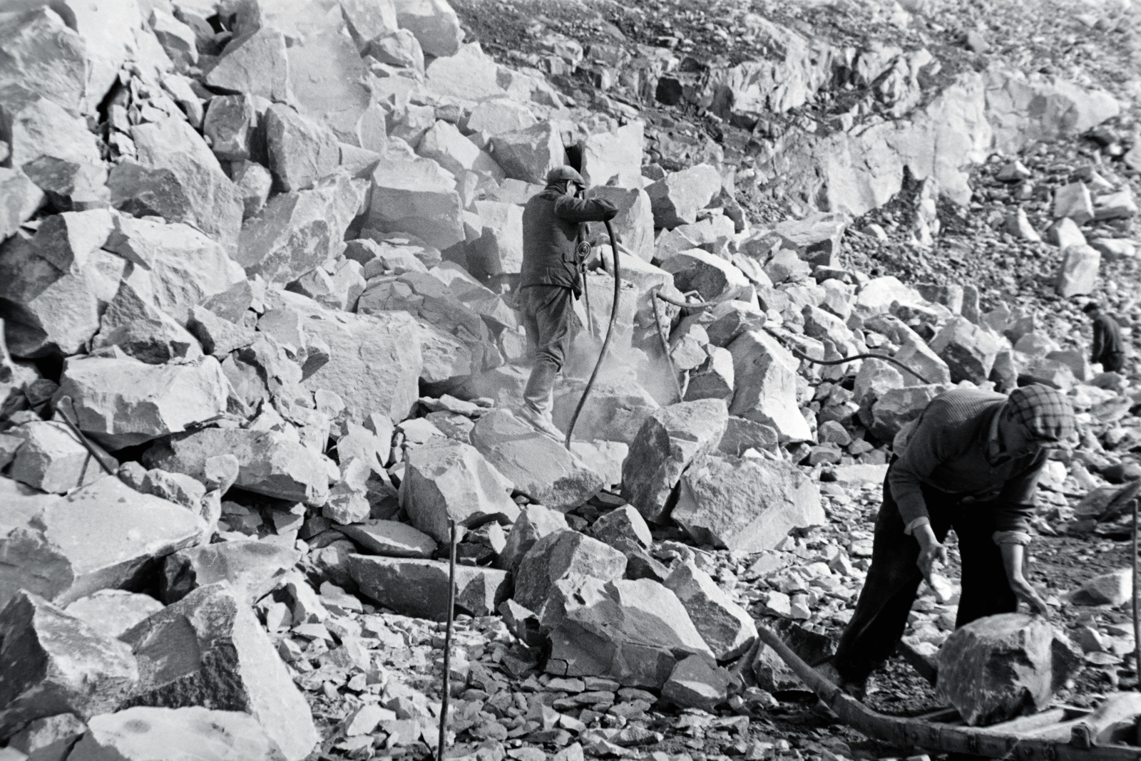Hungary, Szob, Csák-hegy, kőbánya., 1941, Eisner Ferenc, stone mine, Fortepan #200368