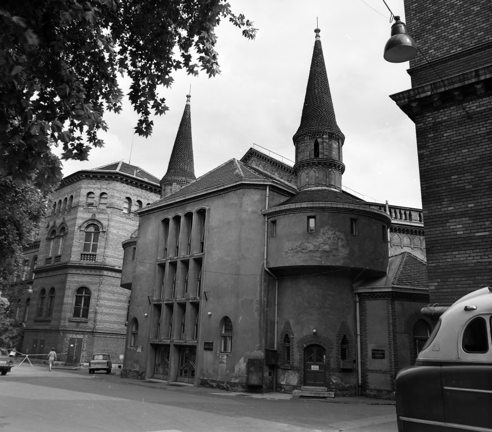 Hungary, Budapest VIII., ELTE Természettudományi (később Bölcsészettudományi) Kar, középen a Gólyavár., 1977, Balázs János, Budapest, Fortepan #200435