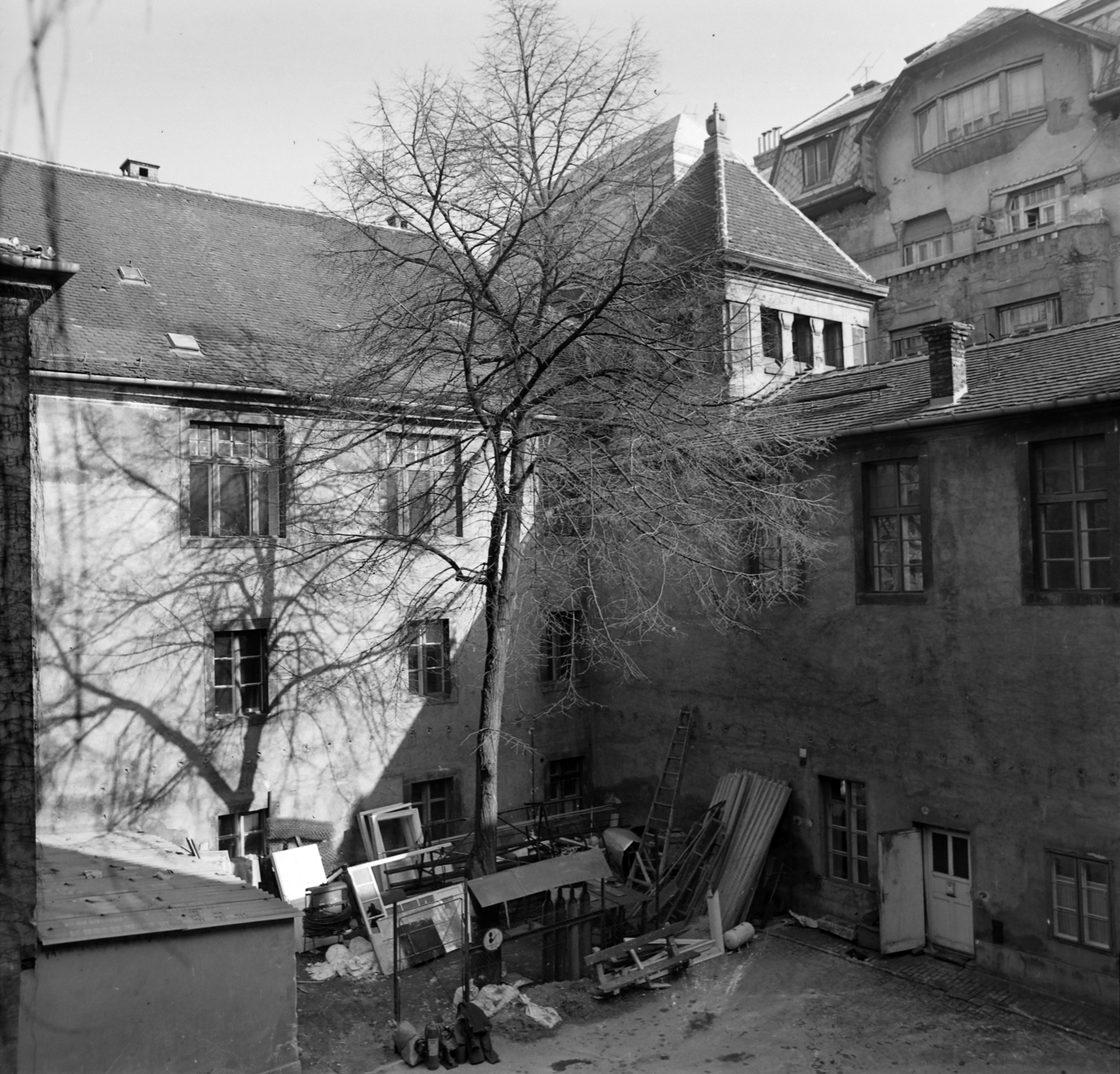 Magyarország, Budapest V., a Királyi Pál utca 9-es számú ház udvara., 1977, Balázs János, Budapest, Fortepan #200439