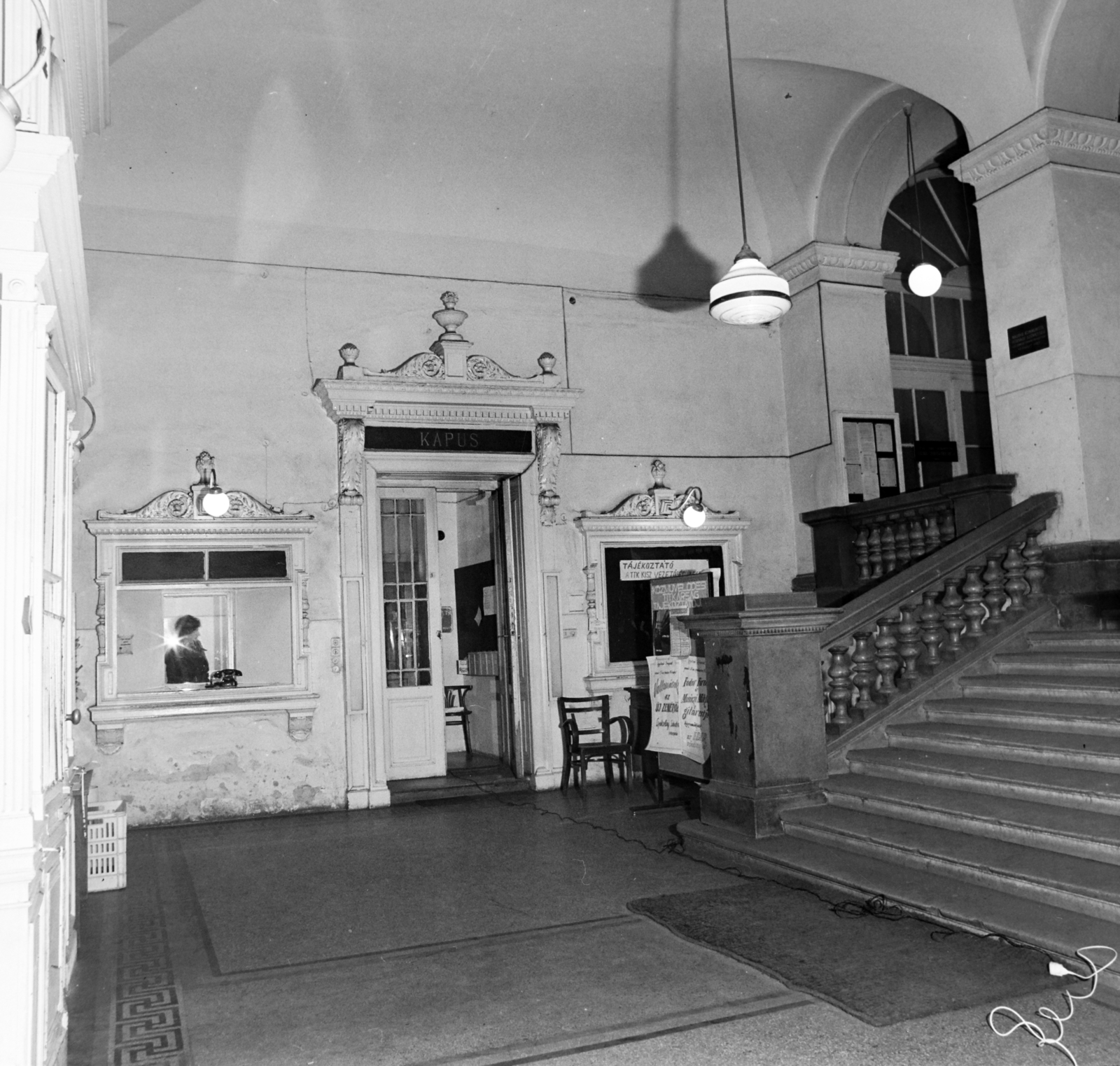 Hungary, Budapest VIII., Műzeum körút 6-8., ELTE Természettudományi (később Bölcsészettudományi) Kar, a főépület lépcsőháza., 1977, Balázs János, Budapest, Fortepan #200441