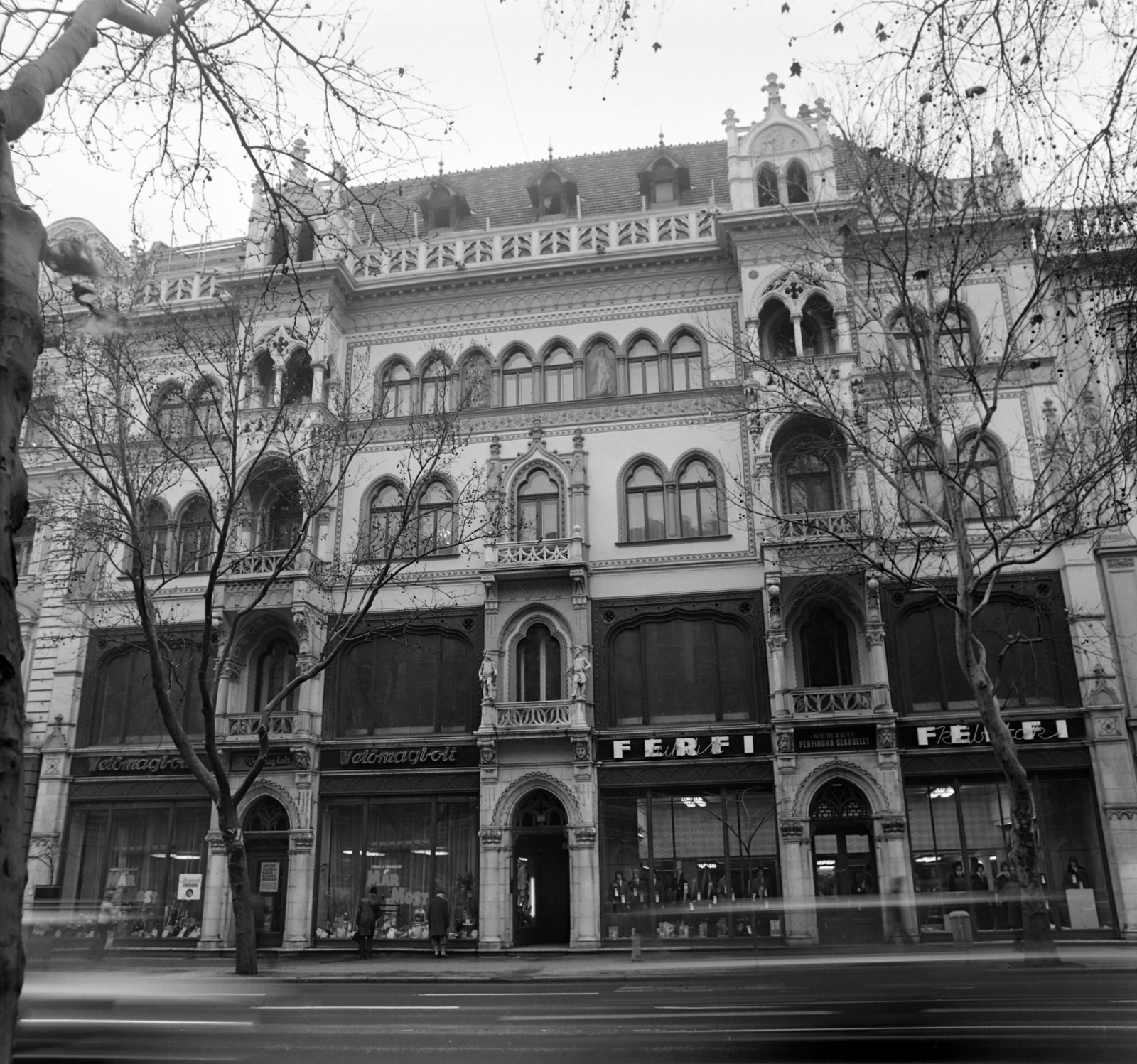 Hungary, Budapest VIII., Rákóczi út, szemben a 7-es számú ház., 1977, Balázs János, clothing store, Budapest, seed, Fortepan #200442