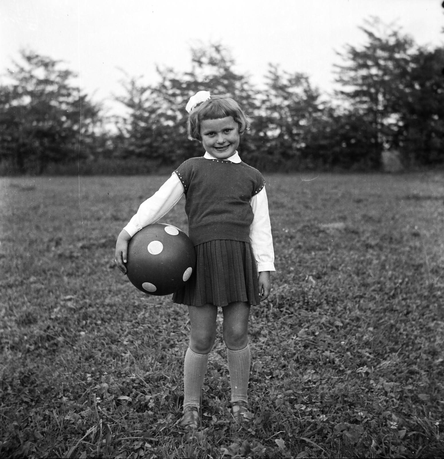 1958, Fadgyas István, girl, photo aspect ratio: square, ball, Fortepan #200512