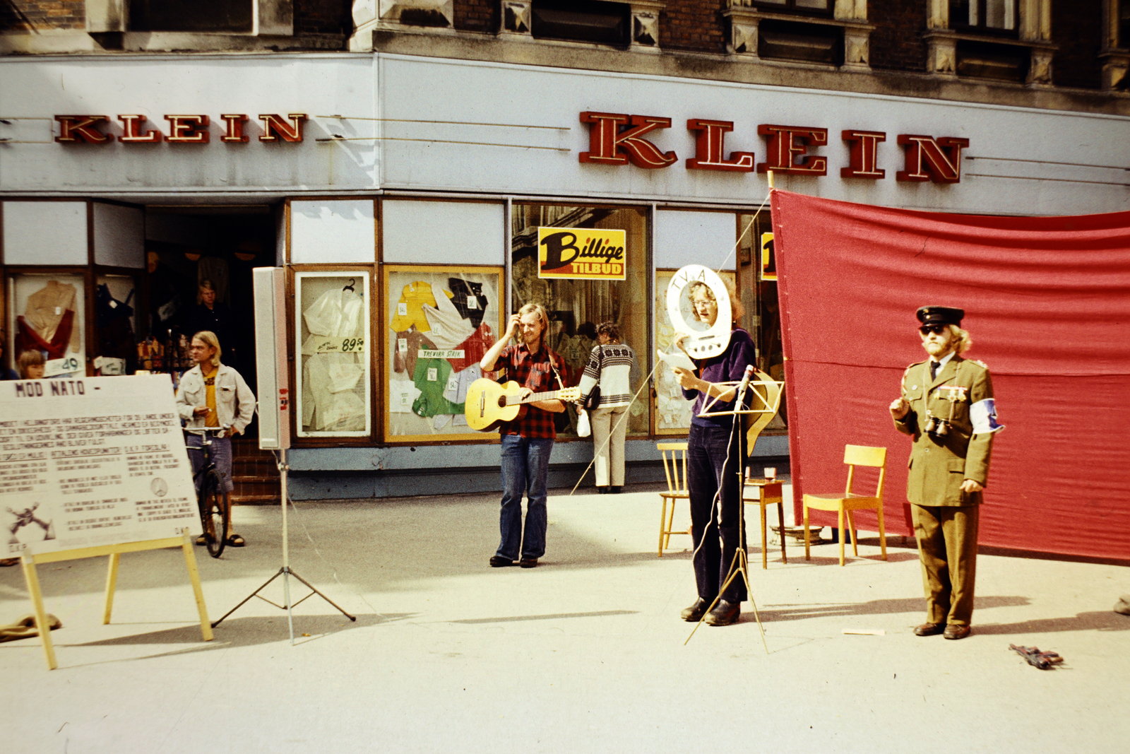 Dánia, Koppenhága, 1974, Fekete Mihály, színes, gitár, szónok, tüntetés, Fortepan #200543