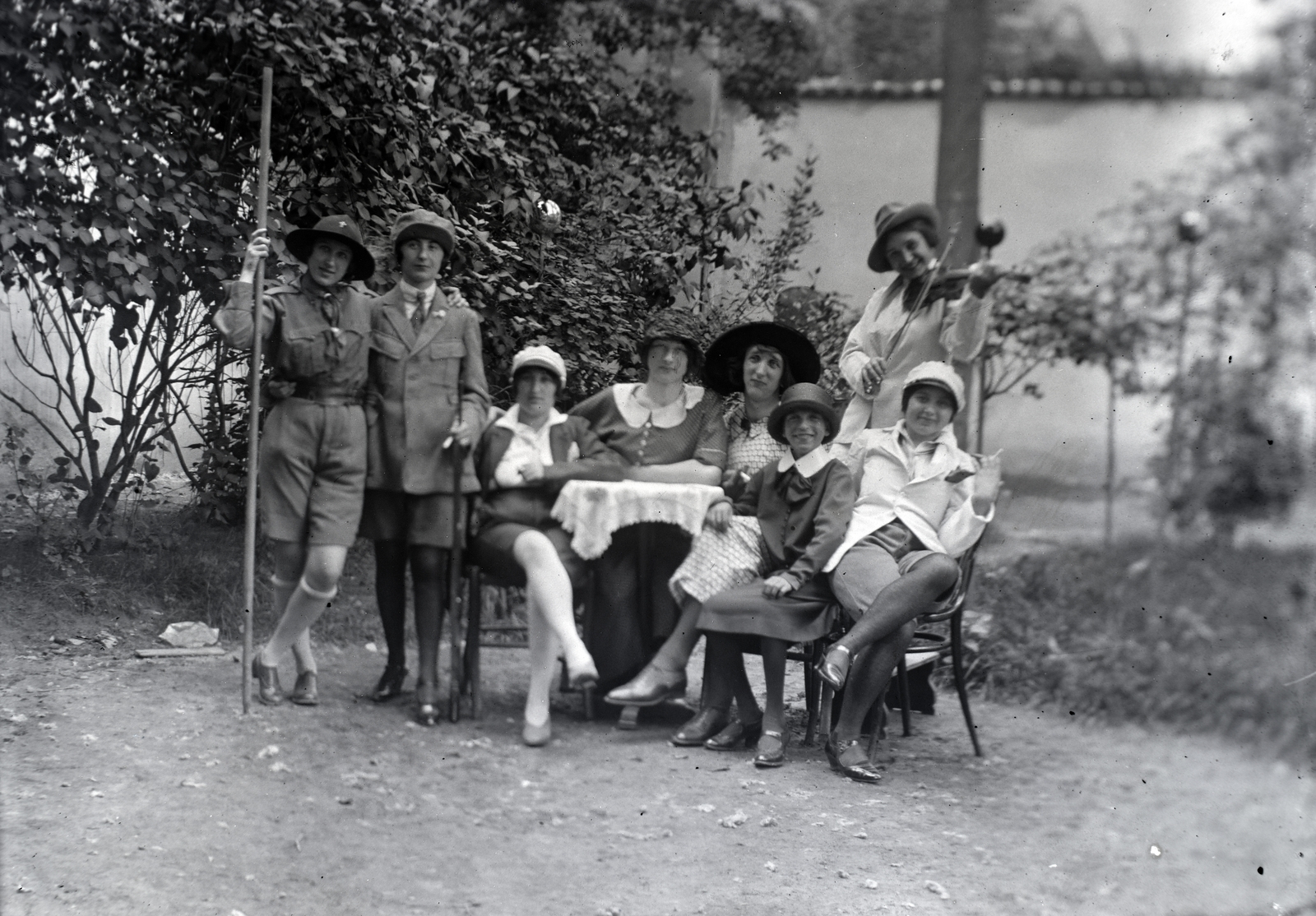 1922, Privát Fotó és Film Archívum-Höfler Tibor gyűjtemény, hat, uniform, musical instrument, garden, women, summer, musician, violin, kids, scouting, walking cane, Fortepan #20060